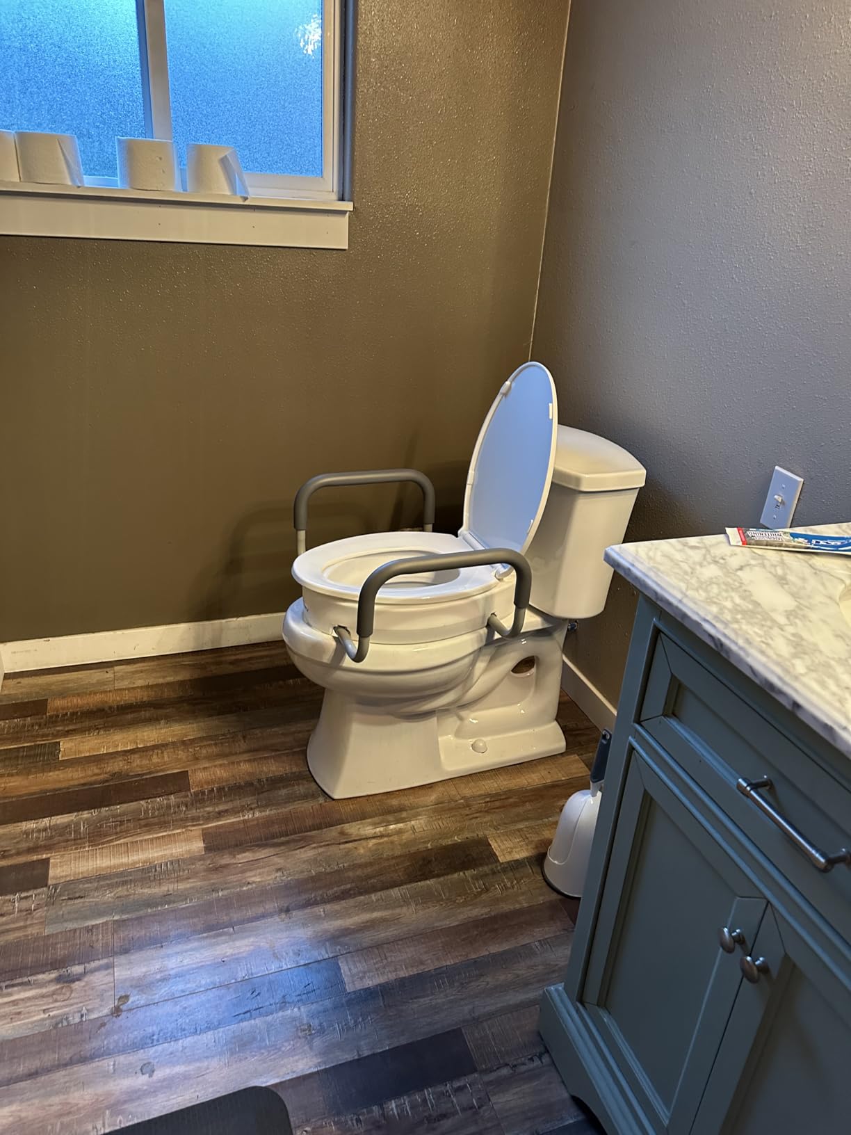 Carex 3.5 Inch Raised Toilet Seat with Arms, Round Toilet Seat Riser, 300 lbs Capacity customer photo 2