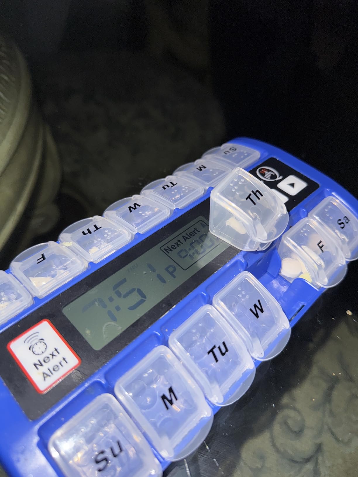 Med-Q Electronic Pill Dispenser with Alarm for Dementia and Elderly customer photo 2