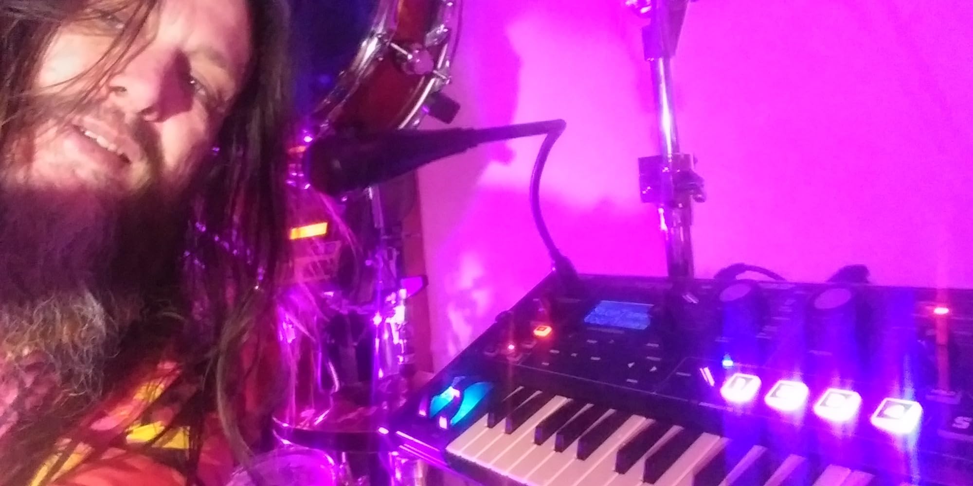 Novation MiniNova Analogue Modelling Compact 37 Mini-key Synth - Blue customer photo 2