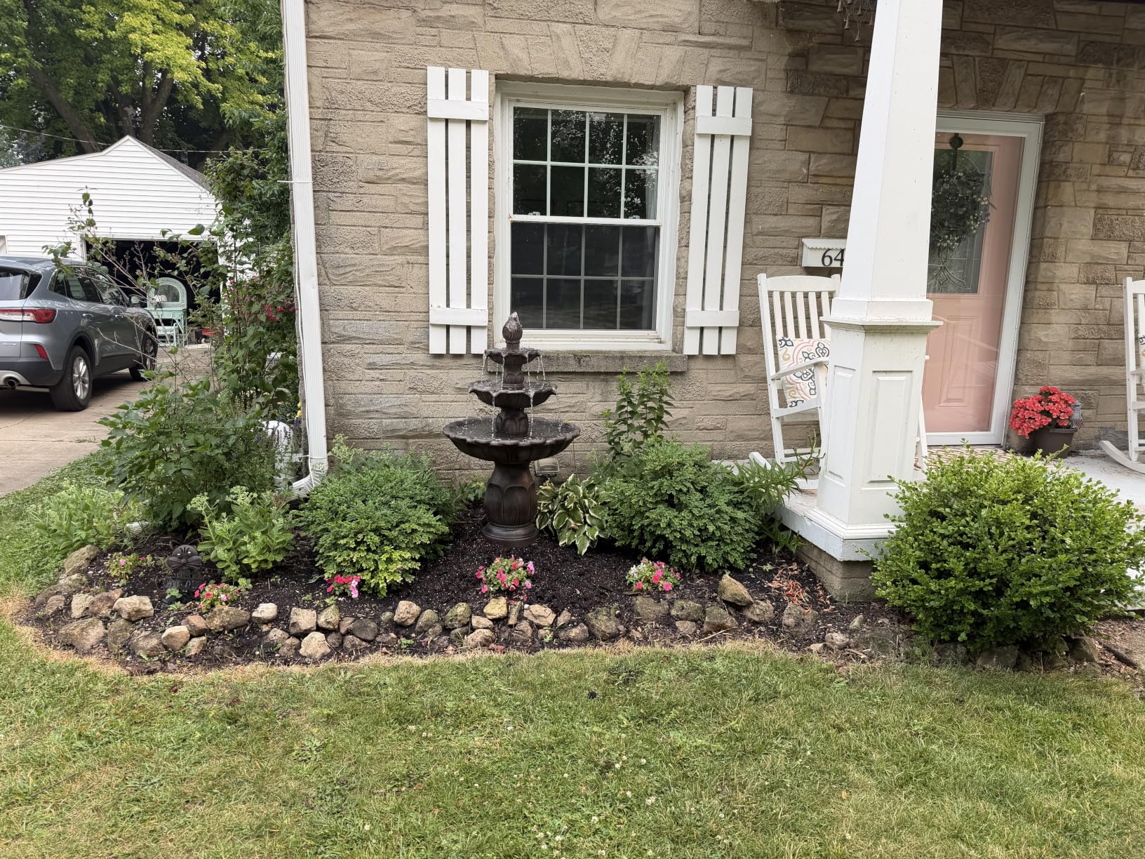 Sunnydaze Classic Tulip 46 in. 3-Tiered Outdoor Water Fountain, Dark Brown, Polystone Construction, 4-Gallon Water Capacity, Includes Electric Submersible Pump, For Garden, Patio, or Backyard customer photo 1