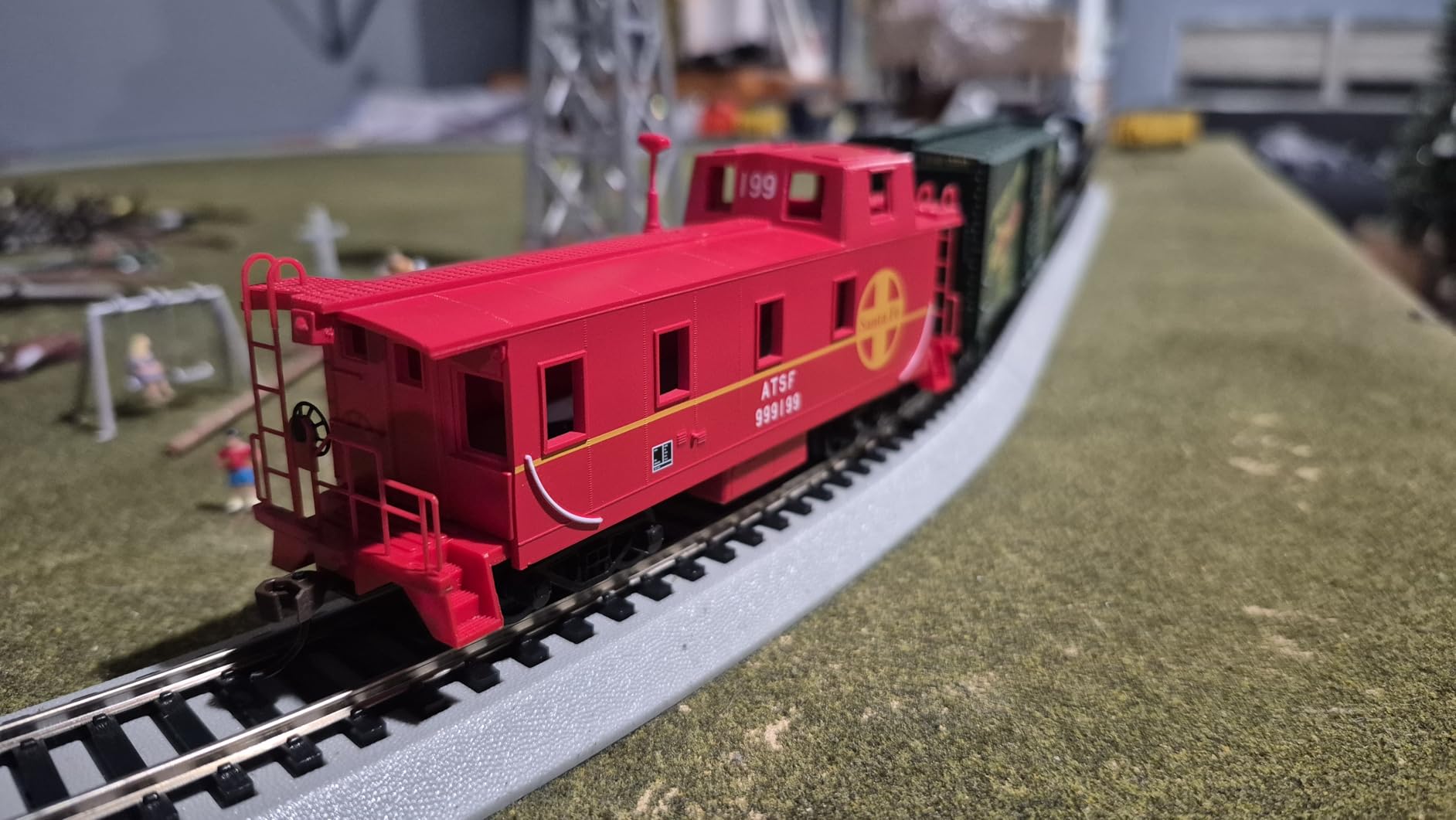 Bachmann Trains Thunder Chief DCC Sound Value Ready To Run Electric Train Set - HO Scale customer photo 2
