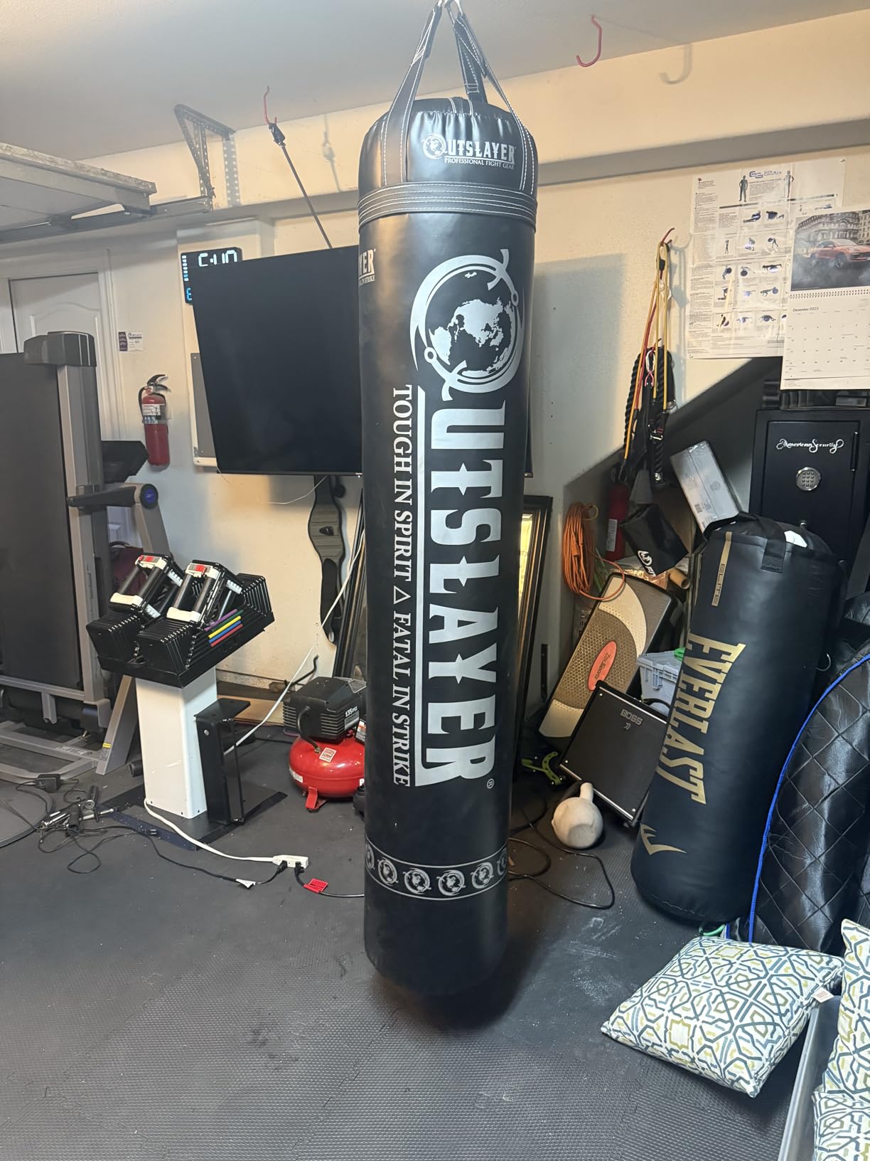 Outslayer Muay Thai Kickboxing Heavy Punching Bag - 6ft 130 lb - Made in USA - for MMA, Boxing & Training customer photo 1