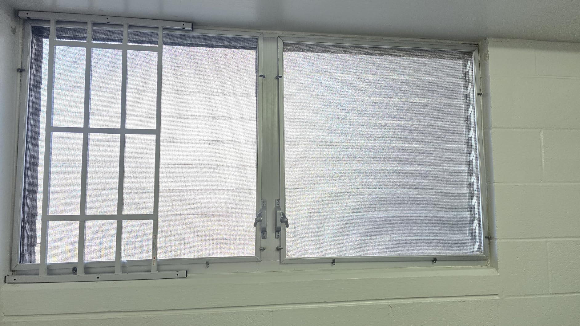 Segal S 4767 Carbon Steel Fixed 4-Bar Window Grill for Home Security and Child Safety, 21-1/4 In., Black | 32-1/2 In. to 54 In. customer photo 1