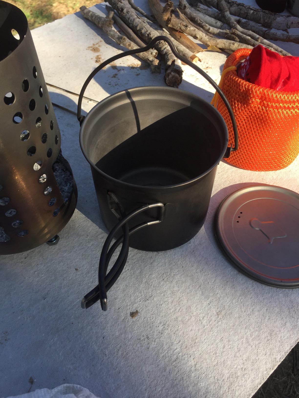Toaks Titanium 1100ml Bushcraft Pot with Bail Handle for Open Fire Cooking & Backpacking customer photo 1