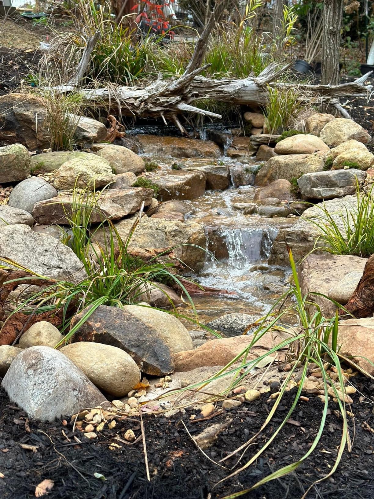 Savio Pond Free 6100 GPH Waterfall Kit MatrixBlox 10 x 30 Ft EPDM Liner | Custom kit, Waterfall Well, 31