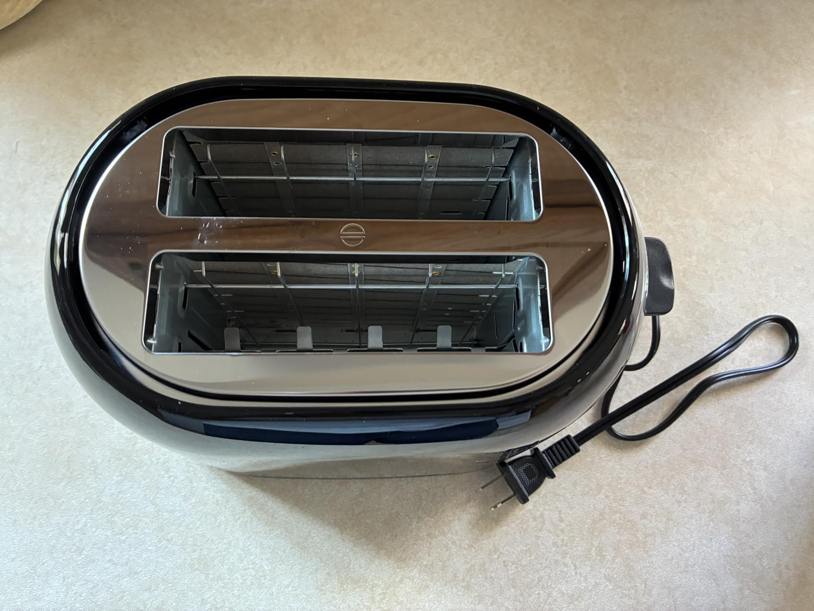 BLACK+DECKER 4-Slice Toaster, Extra Wide Slots, 7 Shade Settings, 1400 Watts, Frozen and Bagel Buttons, Toast Shade Selector, Extra Lift customer photo 1