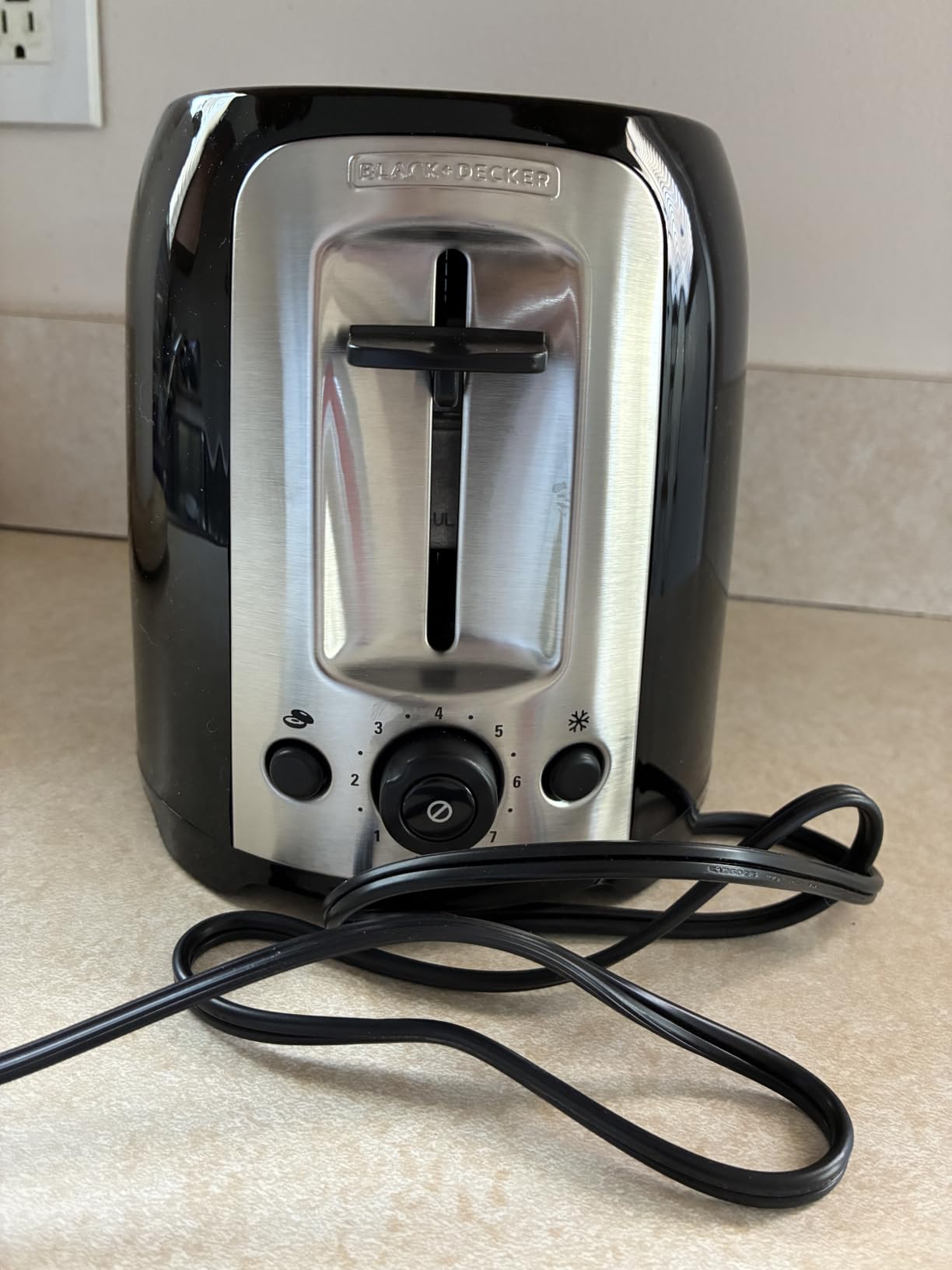 BLACK+DECKER 4-Slice Toaster, Extra Wide Slots, 7 Shade Settings, 1400 Watts, Frozen and Bagel Buttons, Toast Shade Selector, Extra Lift customer photo 2