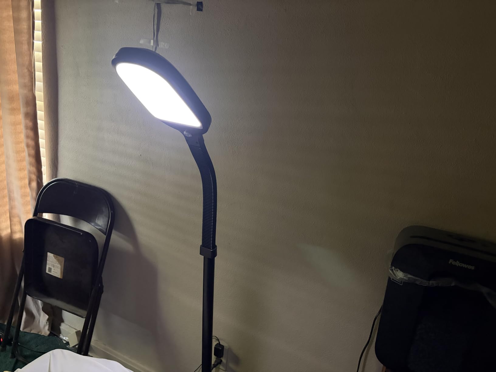 Brightech Litespan - Bright LED Floor Reading Lamp for Over Chair Crafts and Reading, Estheticians' Light for Lash Extensions, Adjustable Standing Lamp for Living Room, Bedroom, Office - Havana Brown customer photo 1