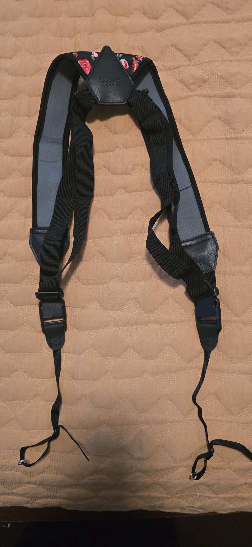 USA Gear DSLR Camera Strap Chest Harness with Quick Release Buckles, Black Neoprene Pattern and Accessory Pockets - Compatible with Canon, Nikon, Sony and More Point and Shoot and Mirrorless Cameras customer photo 1