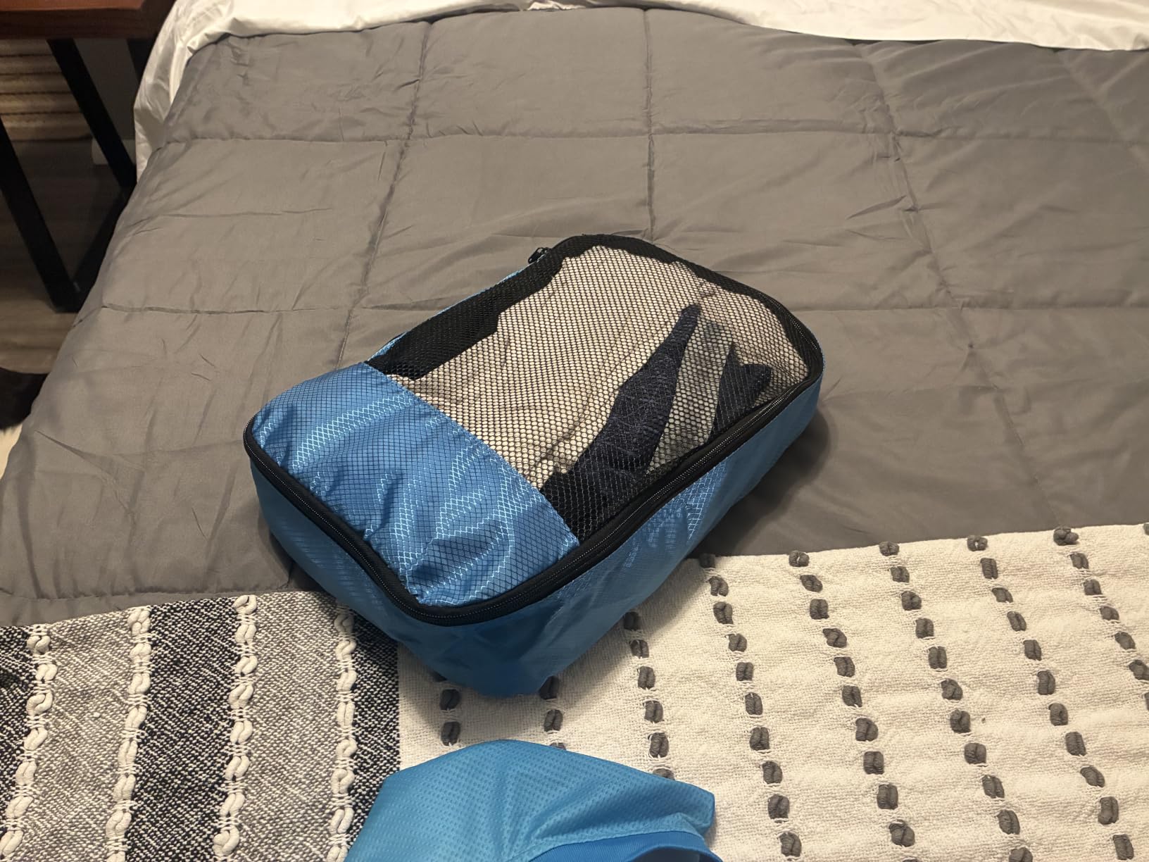 4-Piece Packing Cubes Travel Accessories Set, Luggage Organizer, Suitcase Organizer with Double Zipper, Mesh Top, Space-Saving, Large, Gray (Previously Amazon Basics) customer photo 1