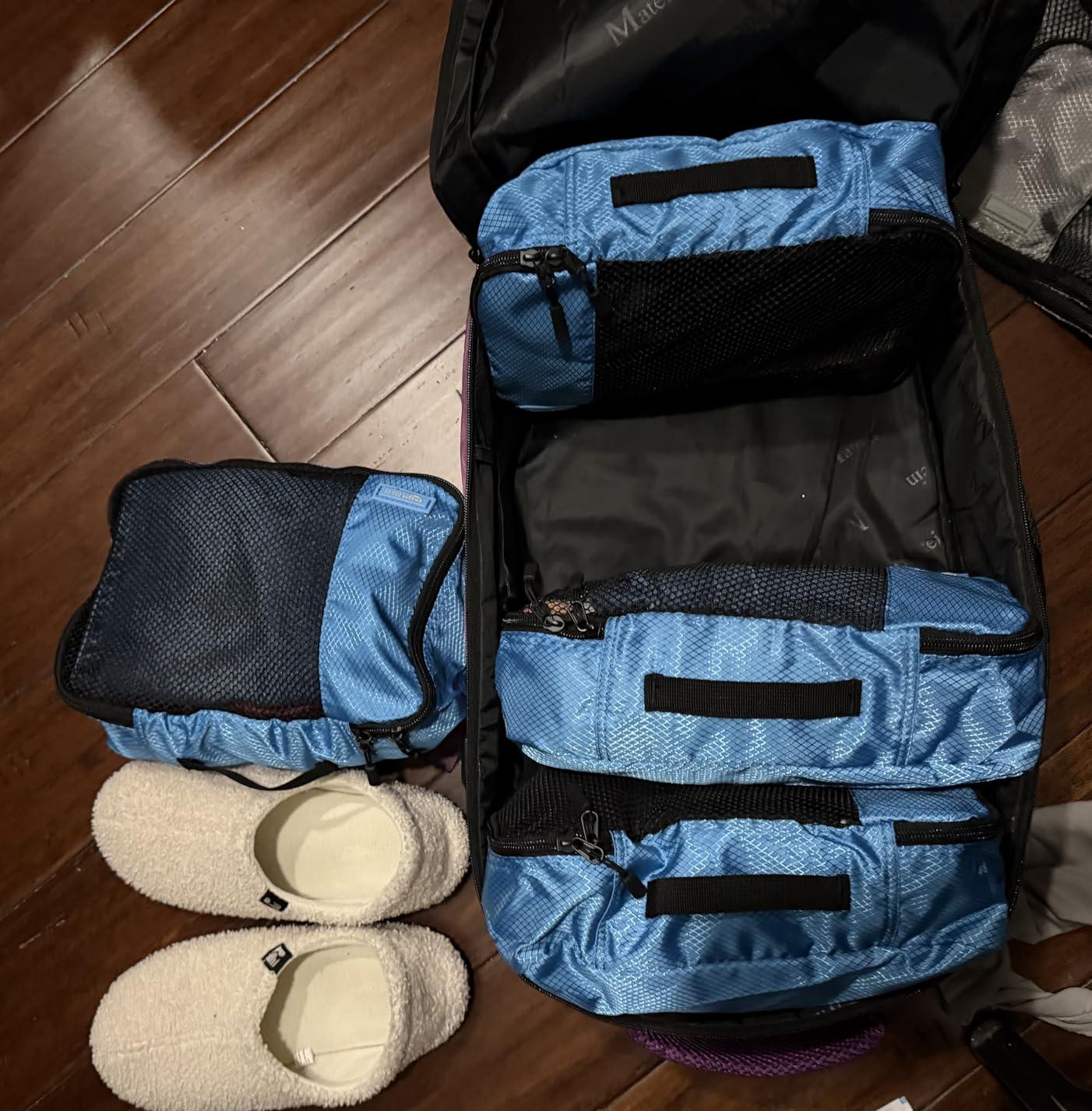 4-Piece Packing Cubes Travel Accessories Set, Luggage Organizer, Suitcase Organizer with Double Zipper, Mesh Top, Space-Saving, Large, Gray (Previously Amazon Basics) customer photo 2