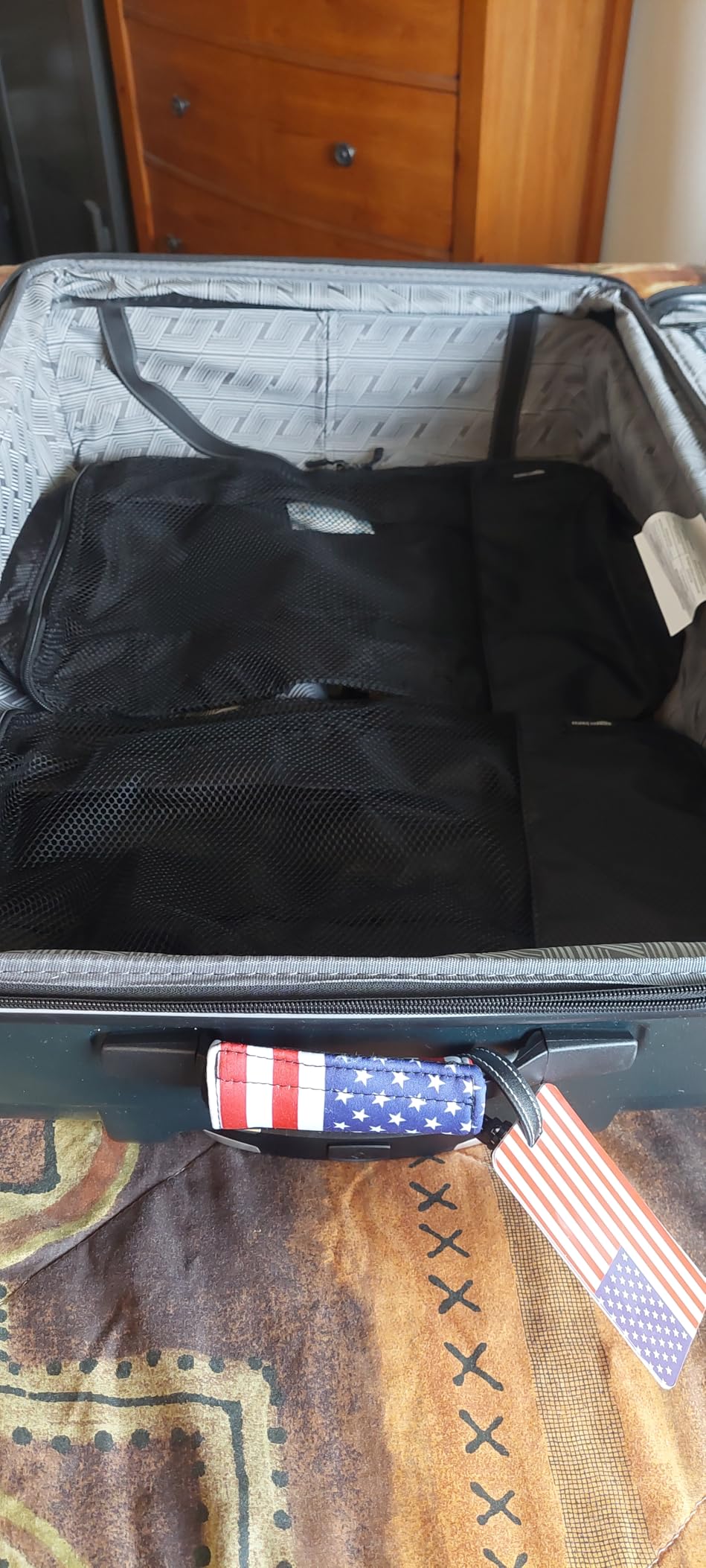 Amazon Essentials 4-Piece Packing Cubes Travel Accessories Set, Space-Saving Luggage Organizer with Double Zipper, Mesh Top Panel, Small/Medium/Large/Slim, Gray (Previously Amazon Basics) customer photo 1