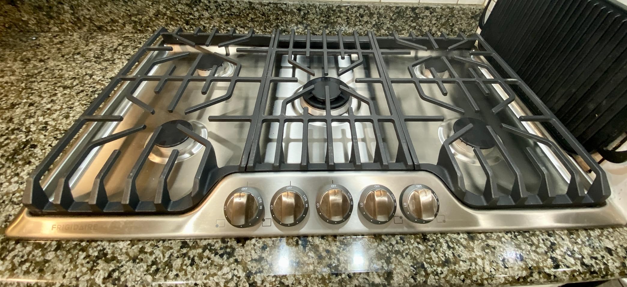 Frigidaire Professional 36 Inch Gas Cooktop with Griddle, Stainless Steel 5-Burner with Propane Conversion Kit, FPGC3677RS customer photo 1