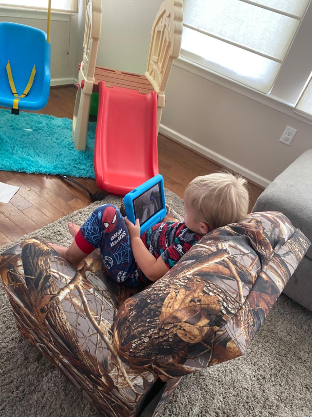 Flash Furniture Chandler Vinyl Kids Recliner with Cup Holder and Safety Recline, Contemporary Reclining Chair for Kids, Supports up to 90 lbs., Camouflage customer photo 1