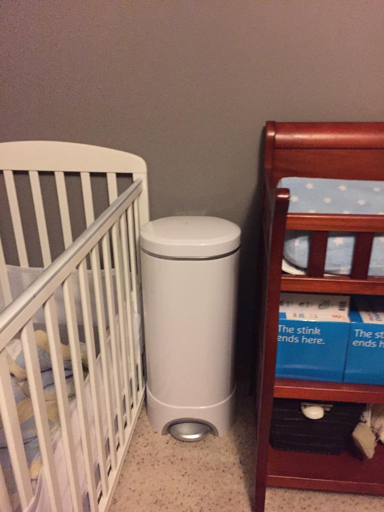 Munchkin STEP Diaper Pail Powered by Arm & Hammer, #1 in Odor Control customer photo 1