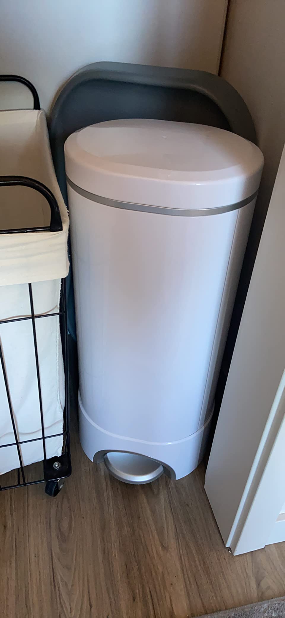 Munchkin STEP Diaper Pail Powered by Arm & Hammer, #1 in Odor Control customer photo 2