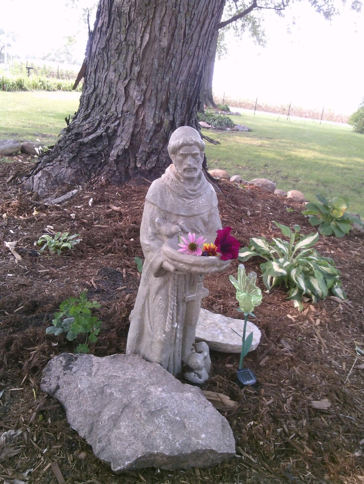 Bits and Pieces St Francis Garden Statue Bird Feeder - Saint Francis of Assisi Statue Outdoor Garden Statuary - 26