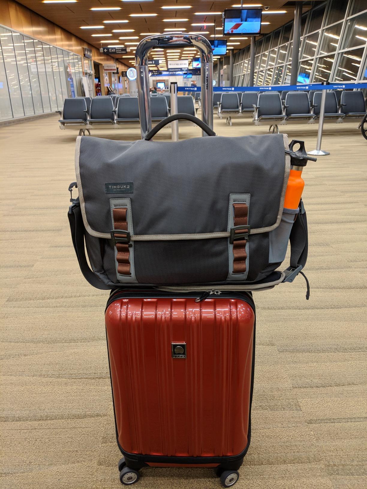 American Tourister Helium Aero Hardside Expandable Luggage with Spinner Wheels, Brushed Charcoal, Checked-Large 28 Inch customer photo 1