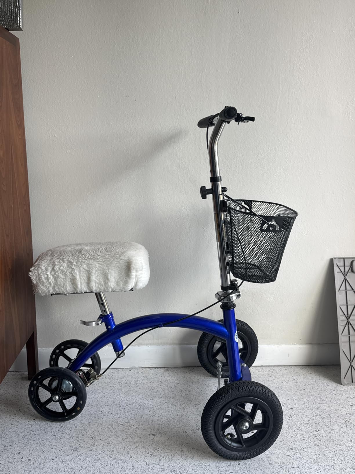KneeRover Hybrid All Terrain Knee Scooter for Adults, Blue | Heavy Duty Knee Walker For Foot Surgery, Broken Ankle Foot Injuries, Leg Recovery Scooter, Knee Crutch Alternative customer photo 2