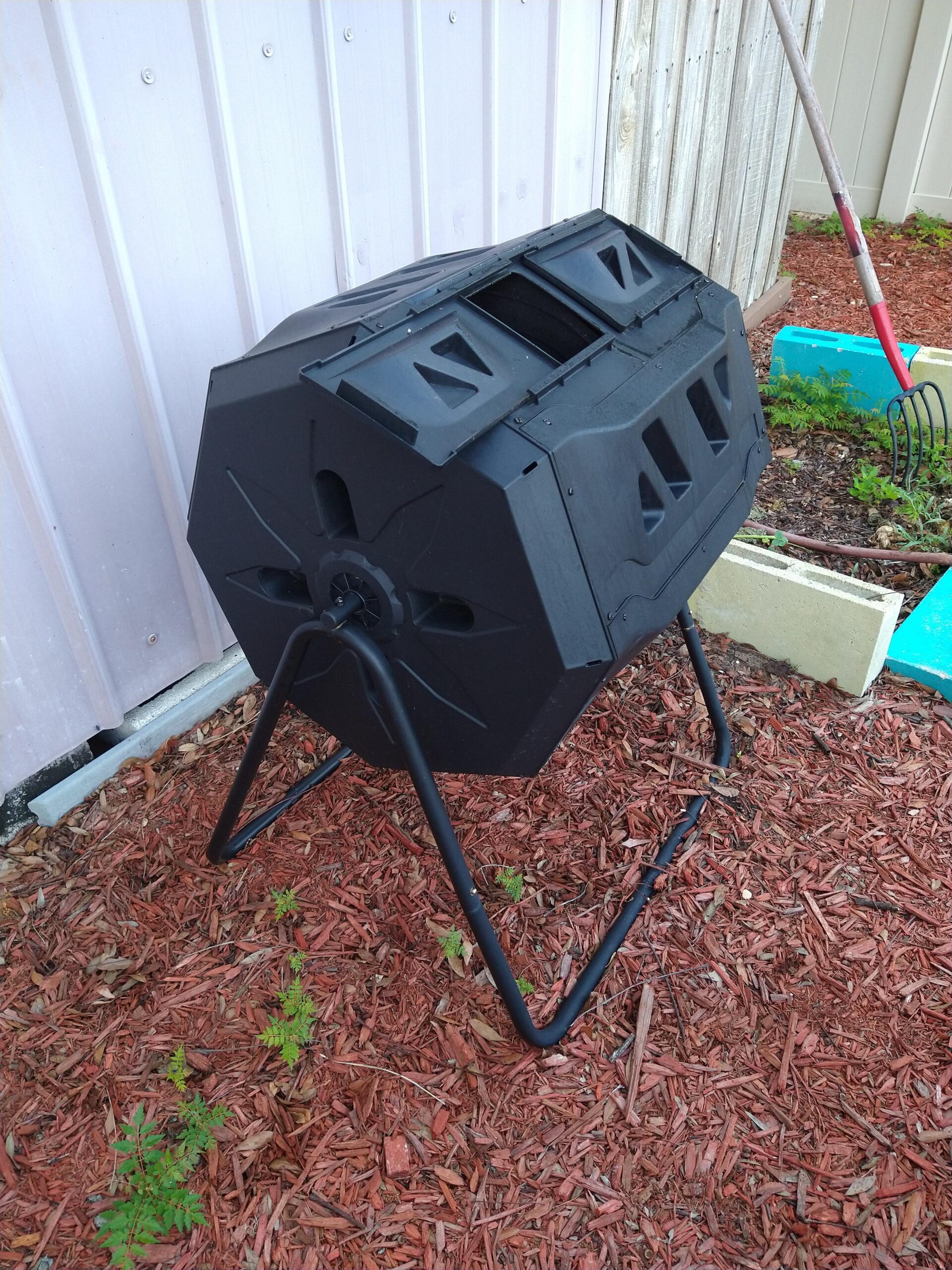 Dual Chamber Compost Tumbler, 42 Gallon Capacity with Two 21 Gallon Chambers, Rotating Outdoor Garden Composter with Aeration Vents, Polypropylene Drum and Steel Frame (80699) customer photo 2