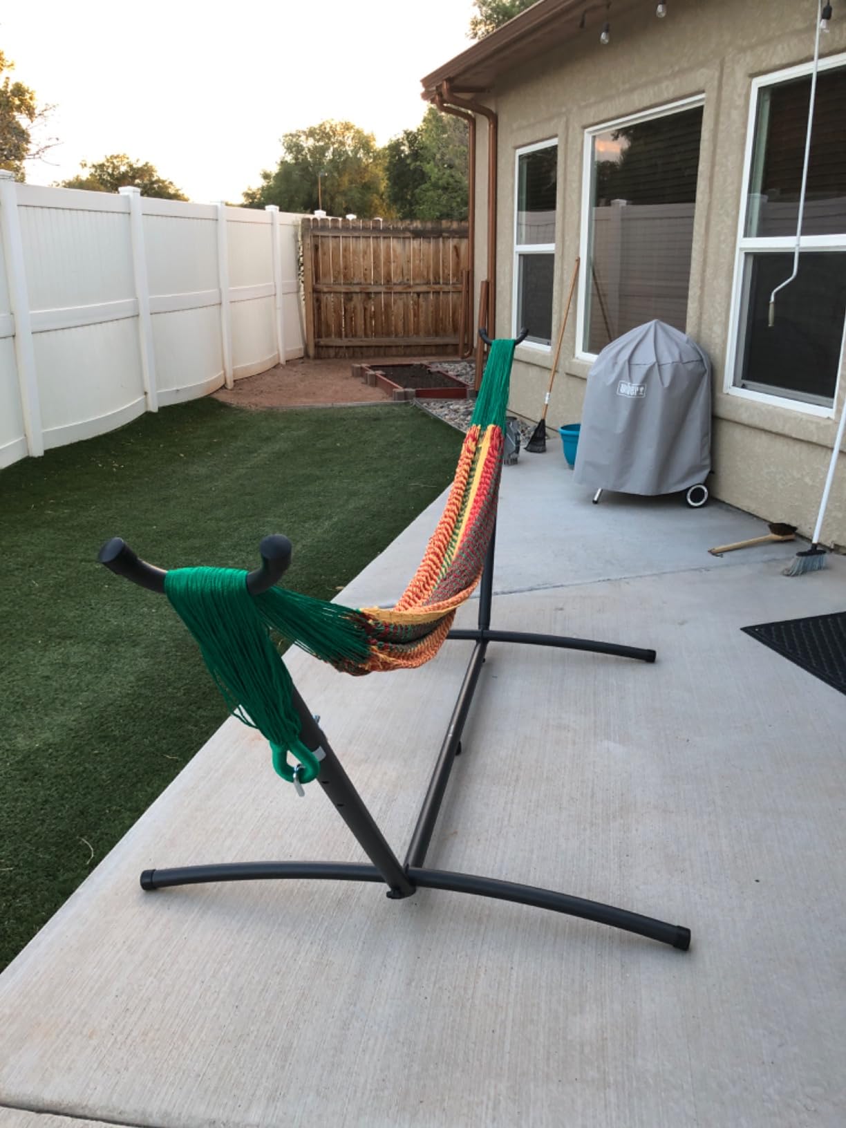 Amazon Basics 2 Person Heavy Duty Portable Sturdy Hammock Stand for Outside, Easy Assembly, Includes Carrying Case, 9 foot, Black customer photo 2