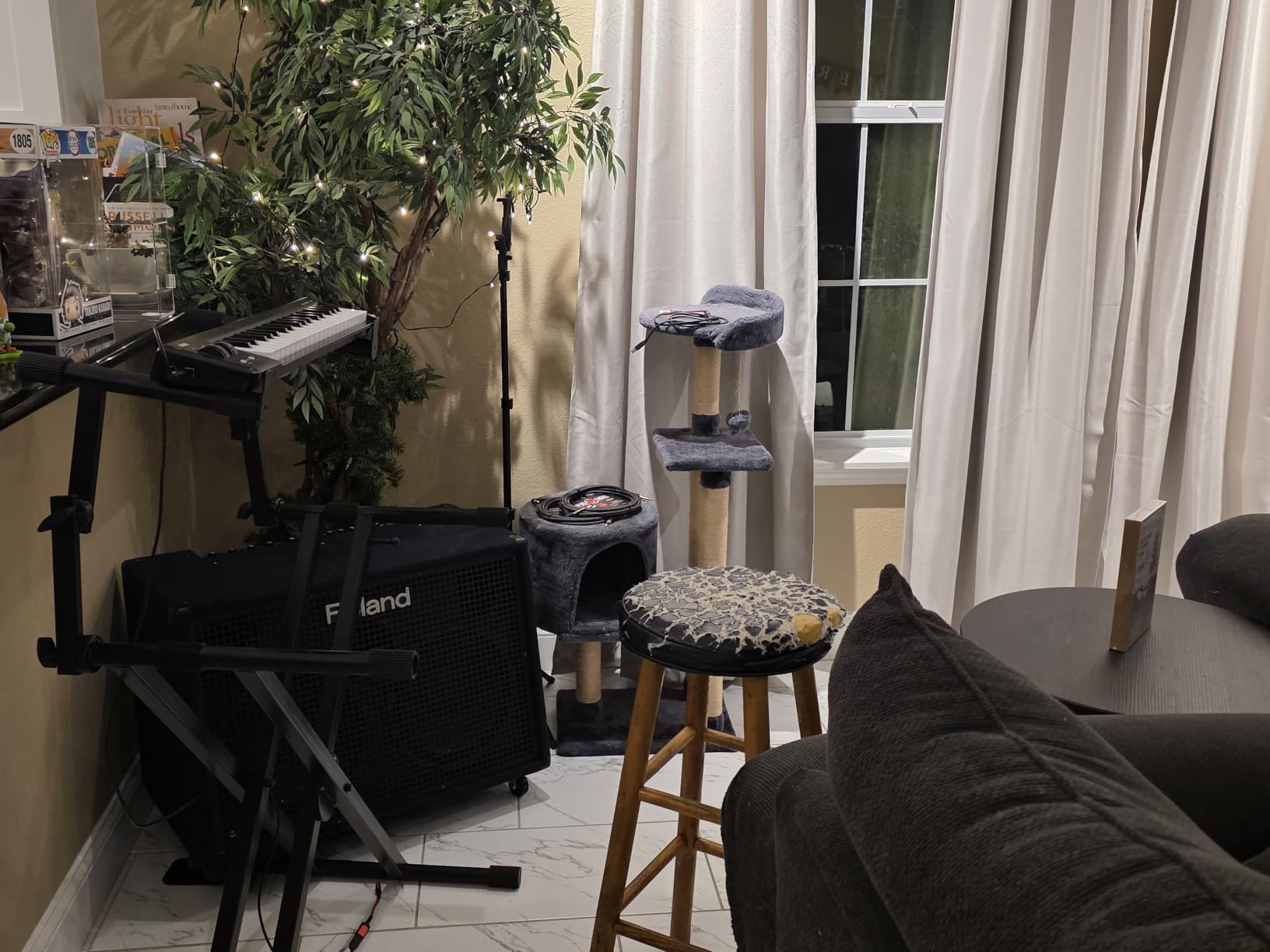 Roland KC-990 4-Channel Stereo Mixing Keyboard Amplifier, 320 Watt (160W+160W) customer photo 1