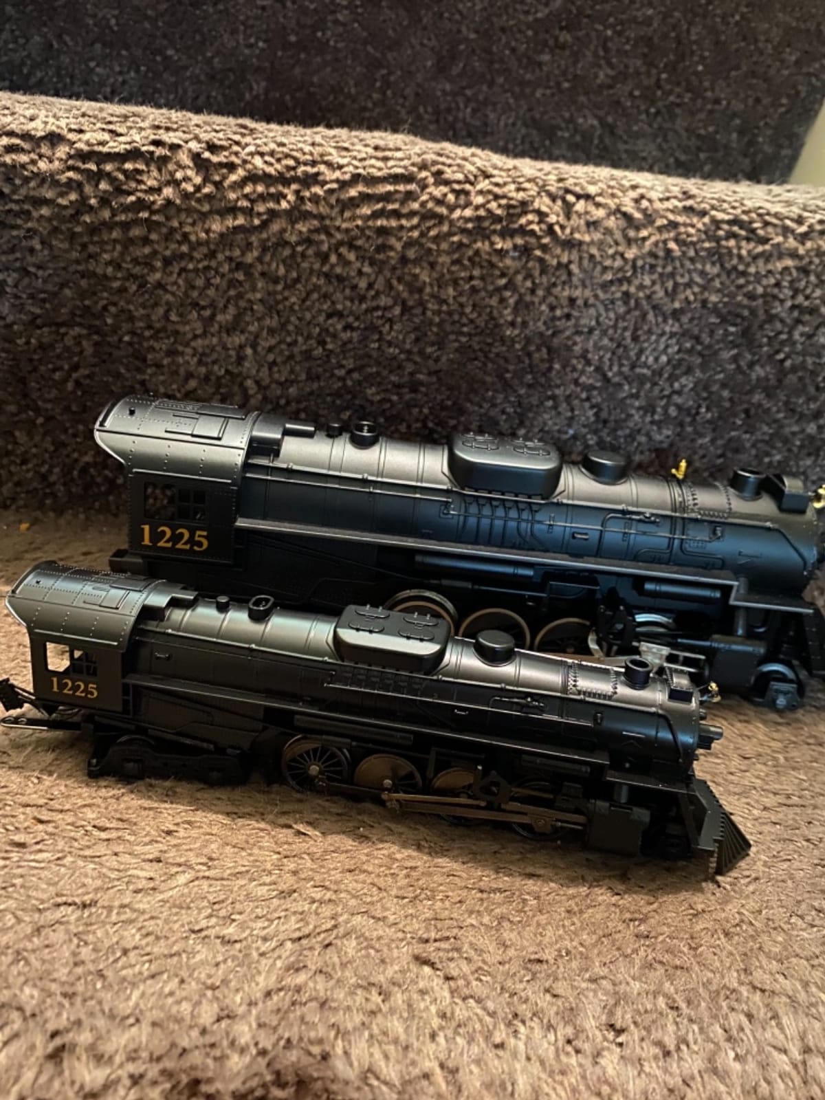 Lionel The Polar Express LionChief 2-8-4 HO Gauge Model Train Set customer photo 2