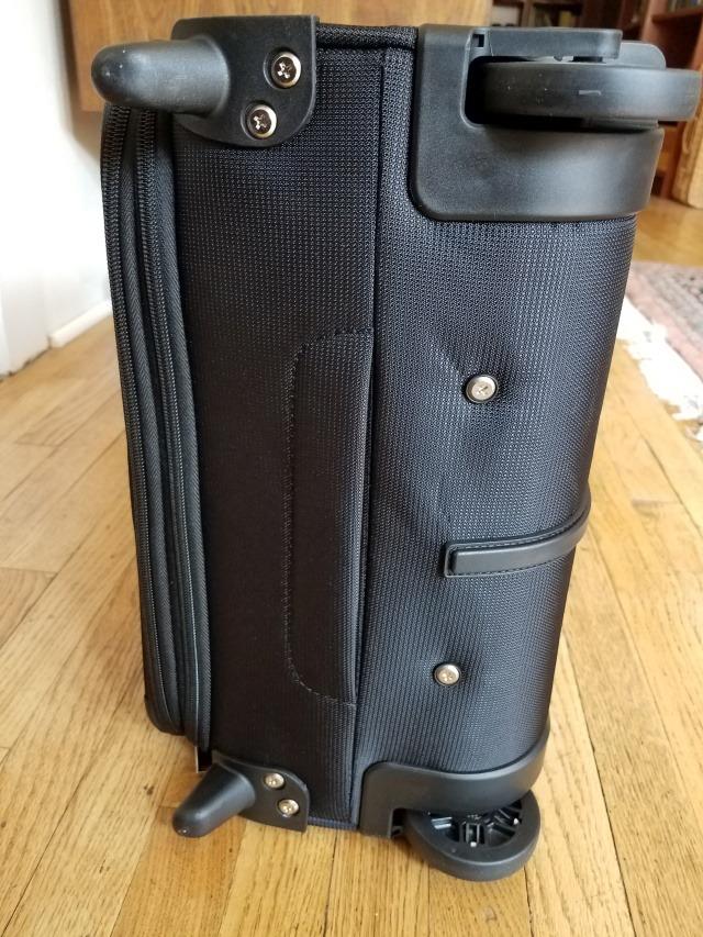 Maxlite 5 Softside Carry-On Luggage Upright, Green, 21-Inch customer photo 1