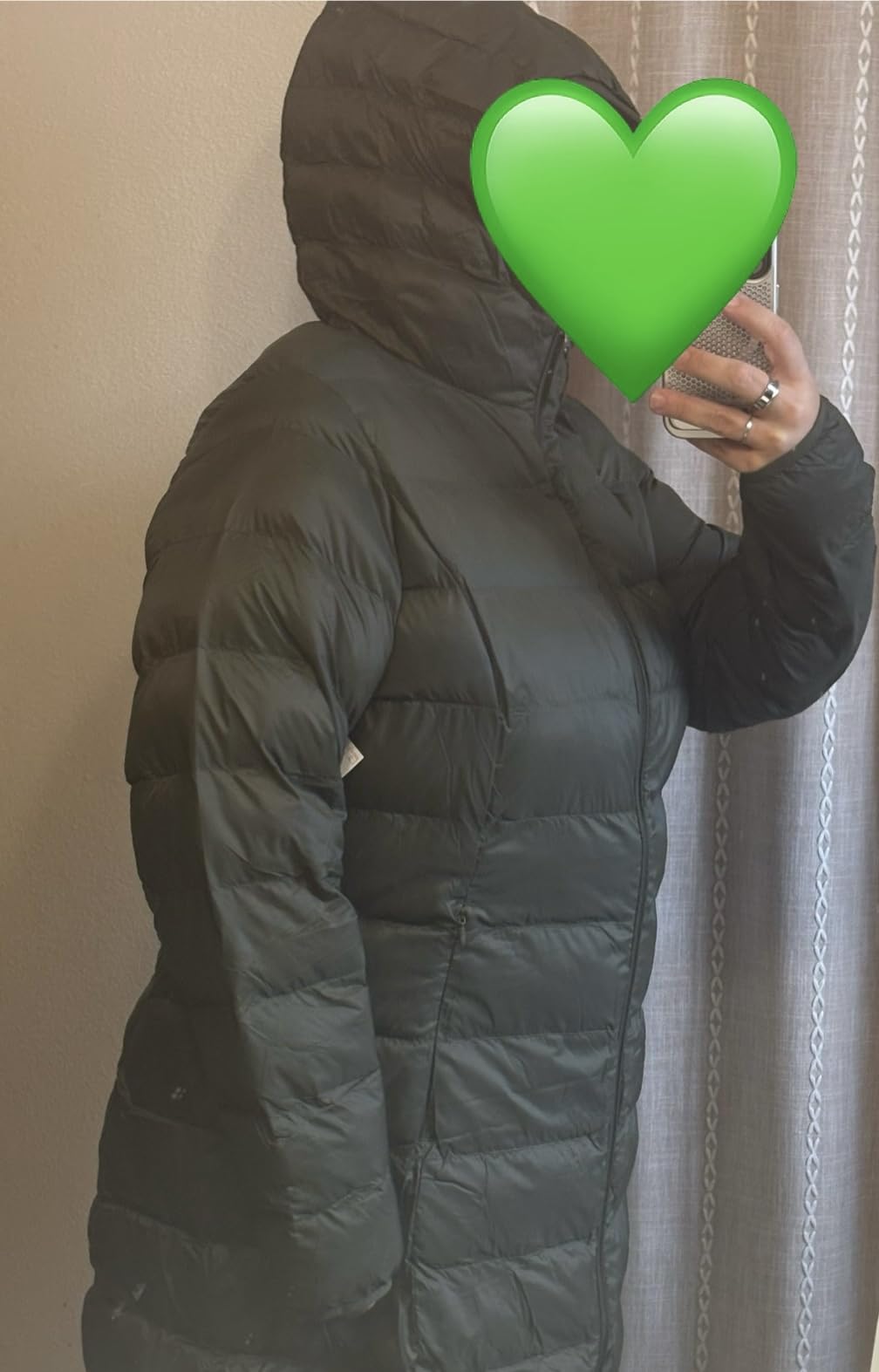 Amazon Essentials Women's Lightweight Water-Resistant Packable Hooded Puffer Coat (Available in Plus Size) customer photo 1