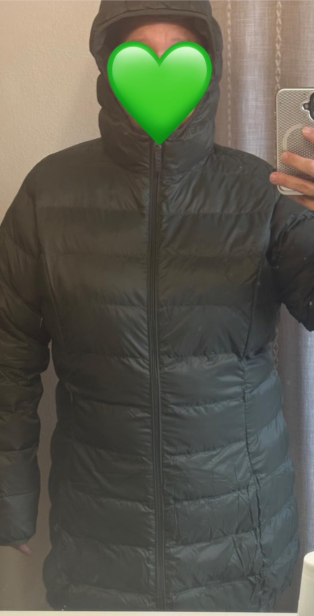Amazon Essentials Women's Lightweight Water-Resistant Packable Hooded Puffer Coat customer photo 2