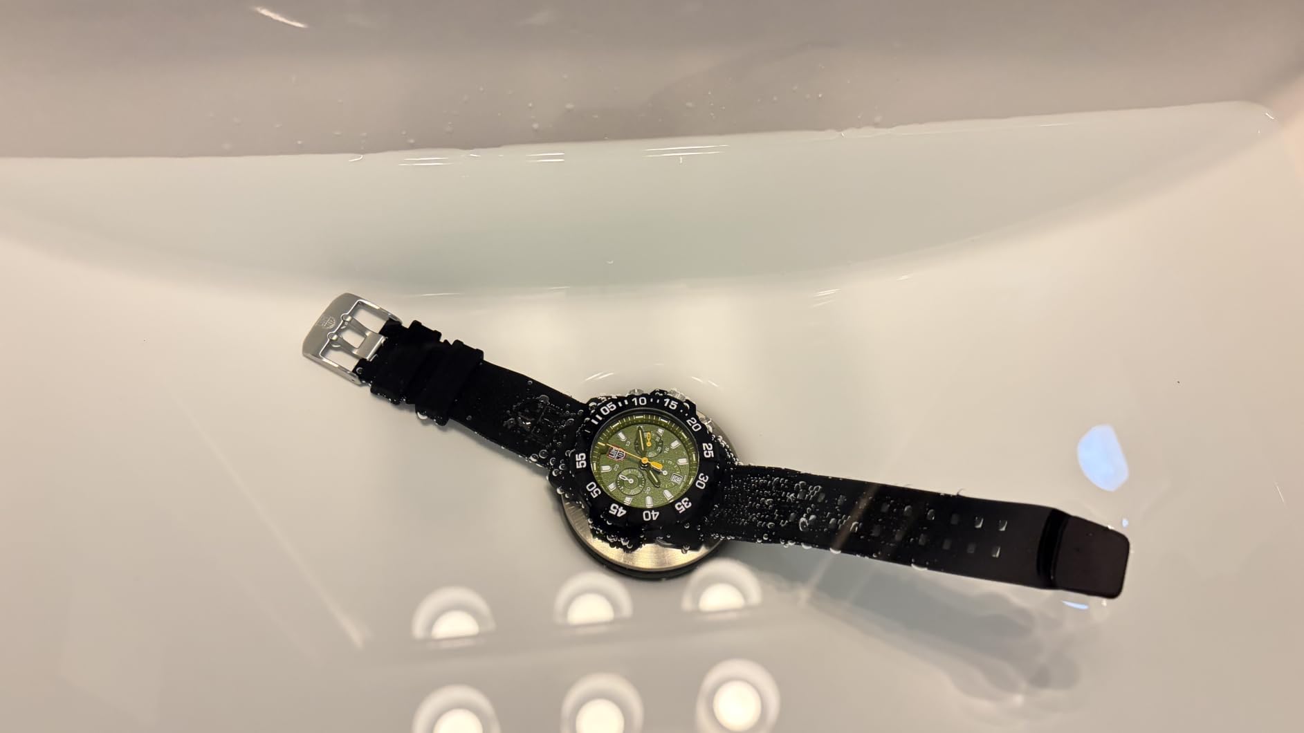 Luminox Navy Seal XS.3597 - Men's Watch 45mm - Military Dive Watch in Black/Green Chronograph 200m Water Resistant - Made in Switzerland customer photo 2