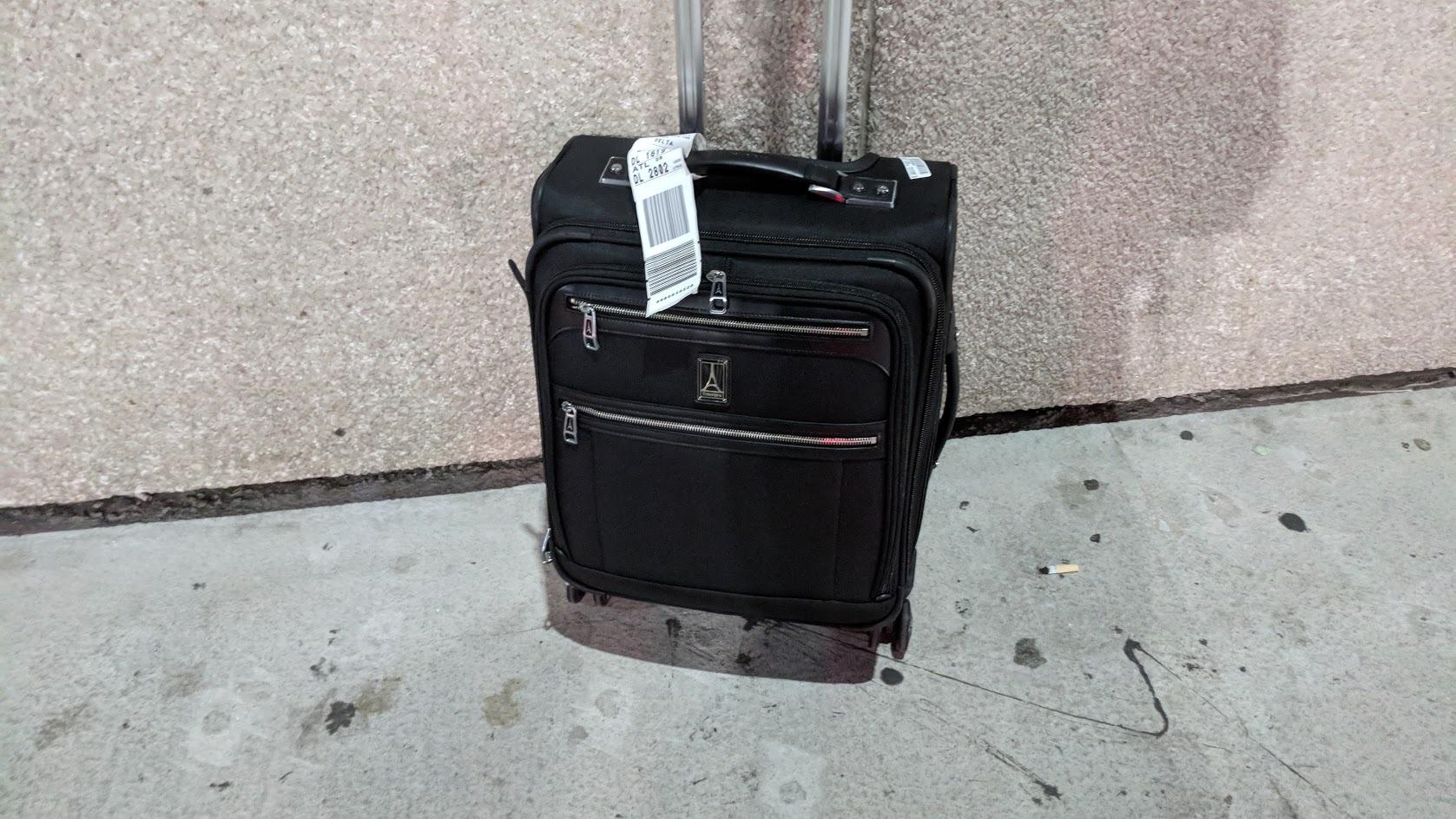 Travelpro Platinum Elite International Carry-On Spinner, Black, 19-Inch customer photo 1