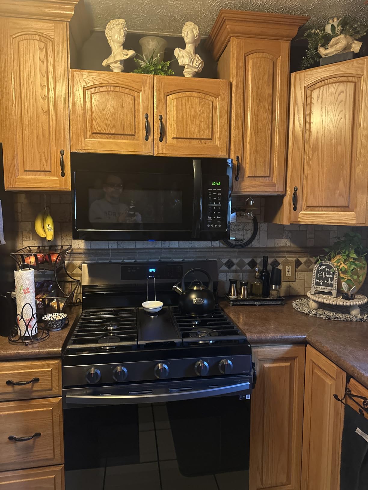 BLACK+DECKER Countertop Microwave Oven, 0.9 Cu.Ft, 900W, Stainless Steel | 10 Power Levels, Push-Button Door, Child Safety Lock, Countertop, 6 Auto Cook Presets customer photo 2