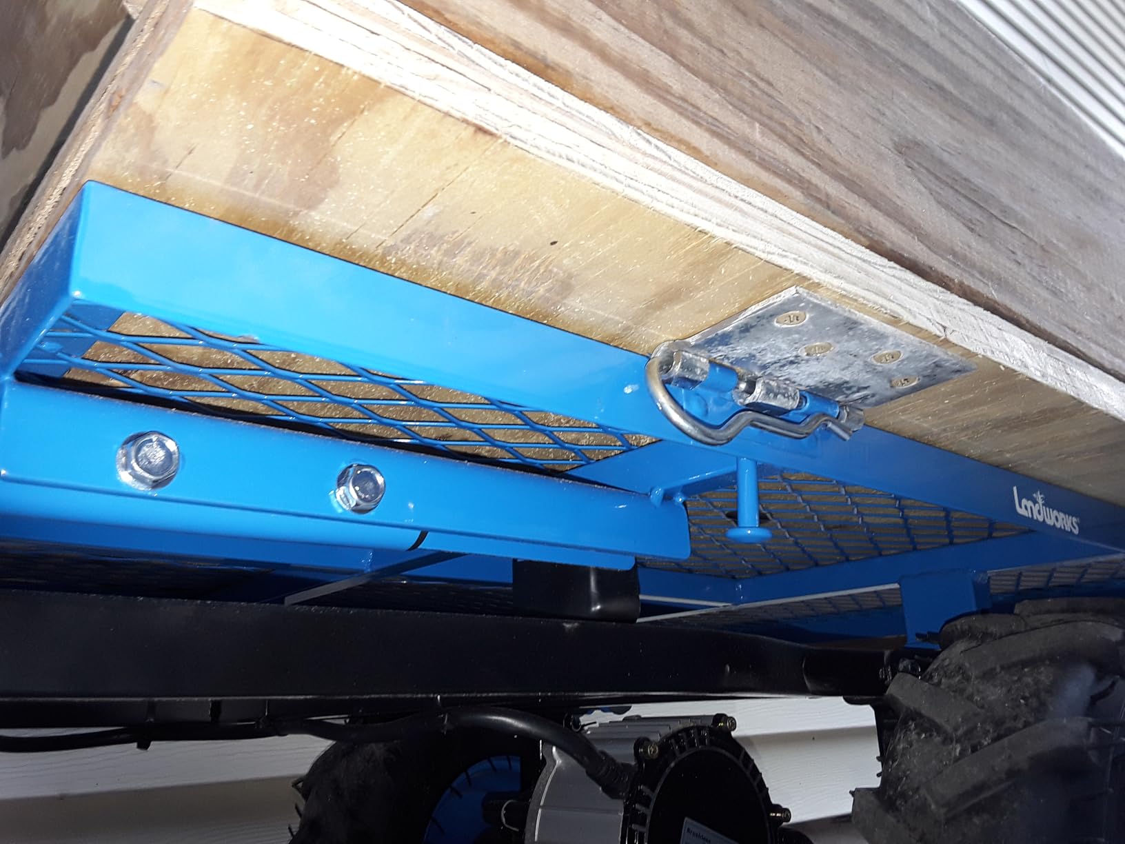 Landworks AGM Electric Utility Cart - 500W Lead-Acid Battery-Powered Power Wagon, 500 lbs Load Capacity & 1000 lbs Towing, Heavy-Duty Motorized for Garage, Warehouse, and Outdoor Use customer photo 2