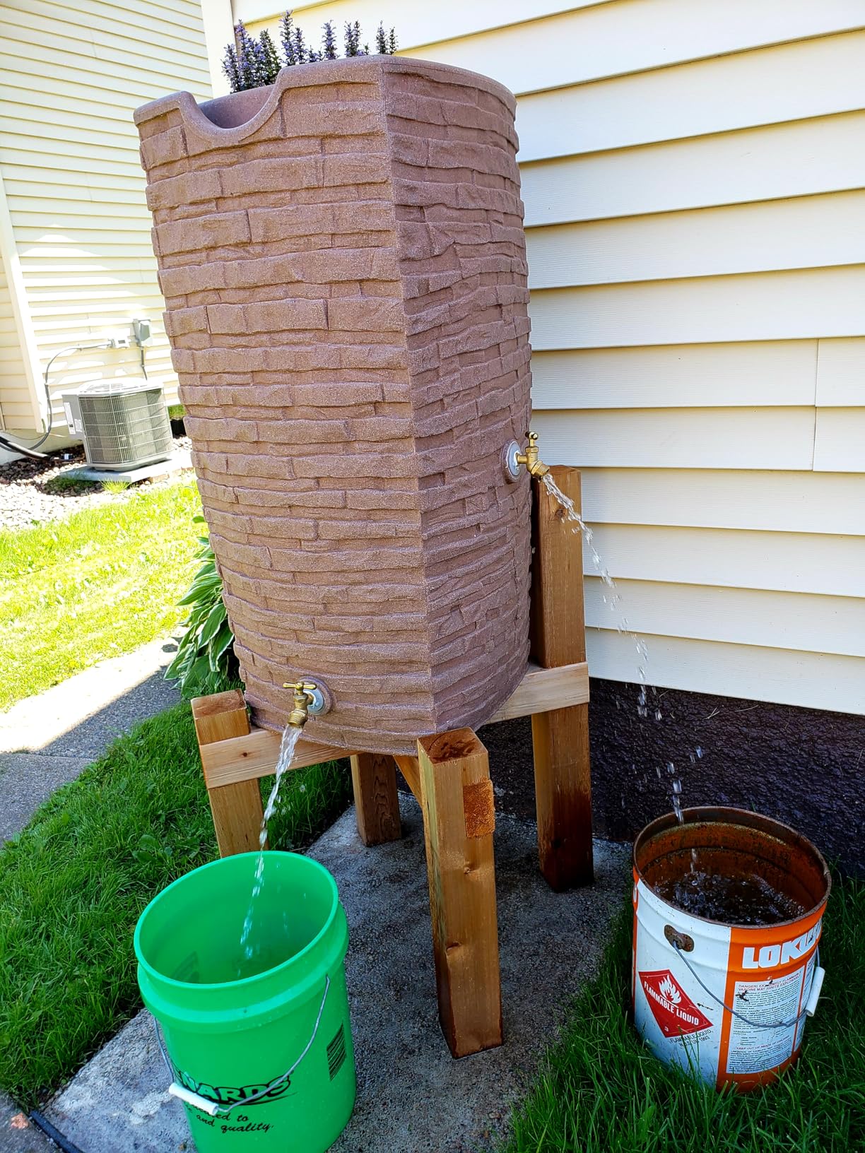Good Ideas Impressions Riverwalk Rain Water Collection Barrel, 50 Gallon | Dark Granite Faux Slate Rock Rainwater Catcher, Plastic Storage Drum with Dual Robust Metal Spigots & Fine Mesh Screen customer photo 2