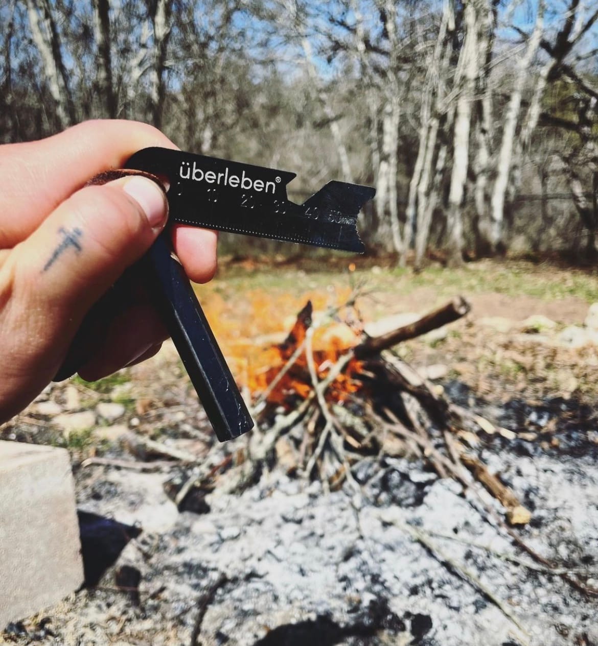uberleben Hexa Ferro Rod Fire Starter Survival Tool - Up to 20,000 Strikes, 1/2