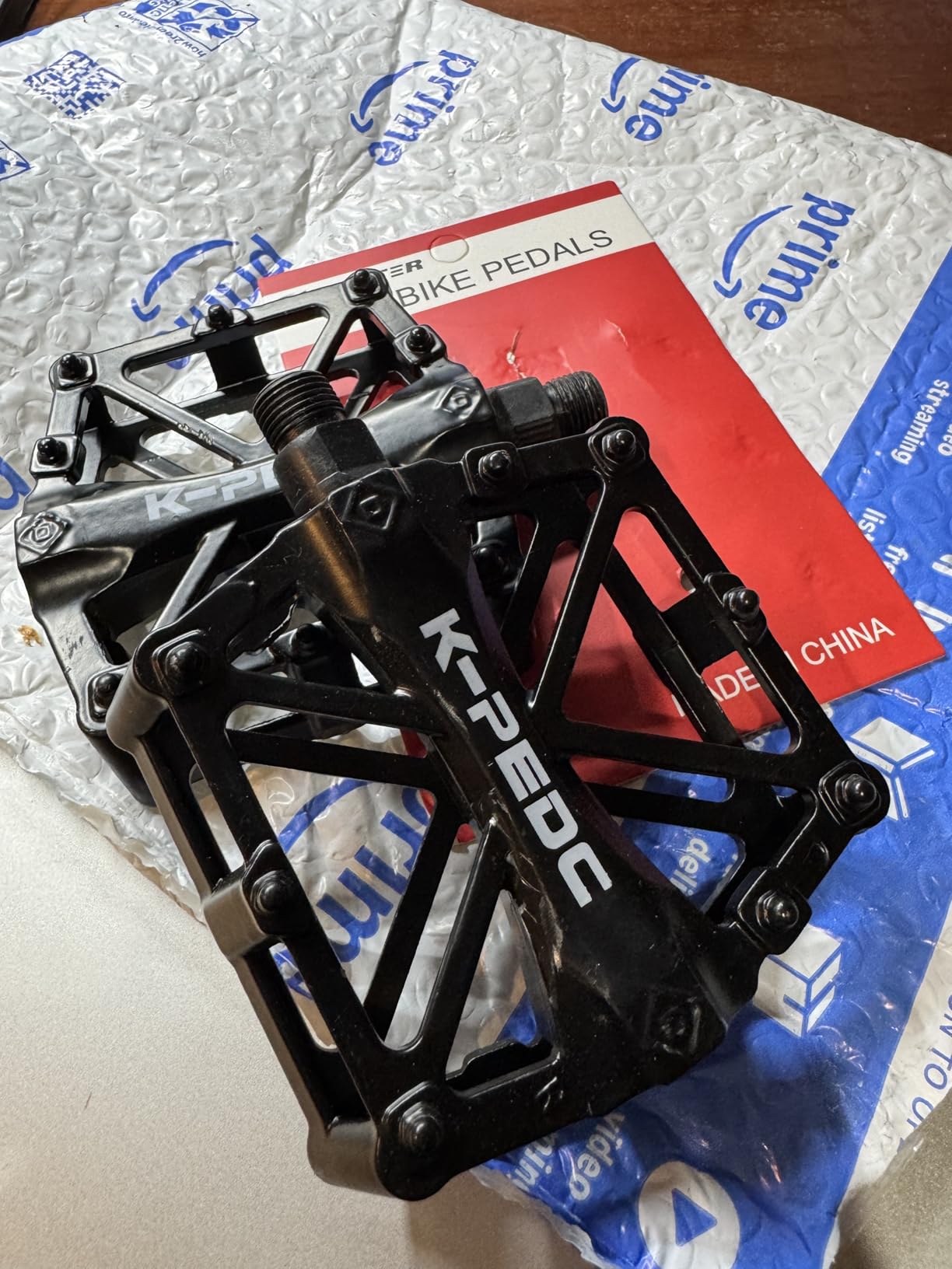 GPMTER Bike Pedals 9/16 for MTB, Mountain Road Bicycle Flat Pedal, with 16 Anti-Skid Pins - Universal Lightweight Aluminum Alloy Platform Pedal for Travel Cycle-Cross Bikes customer photo 1