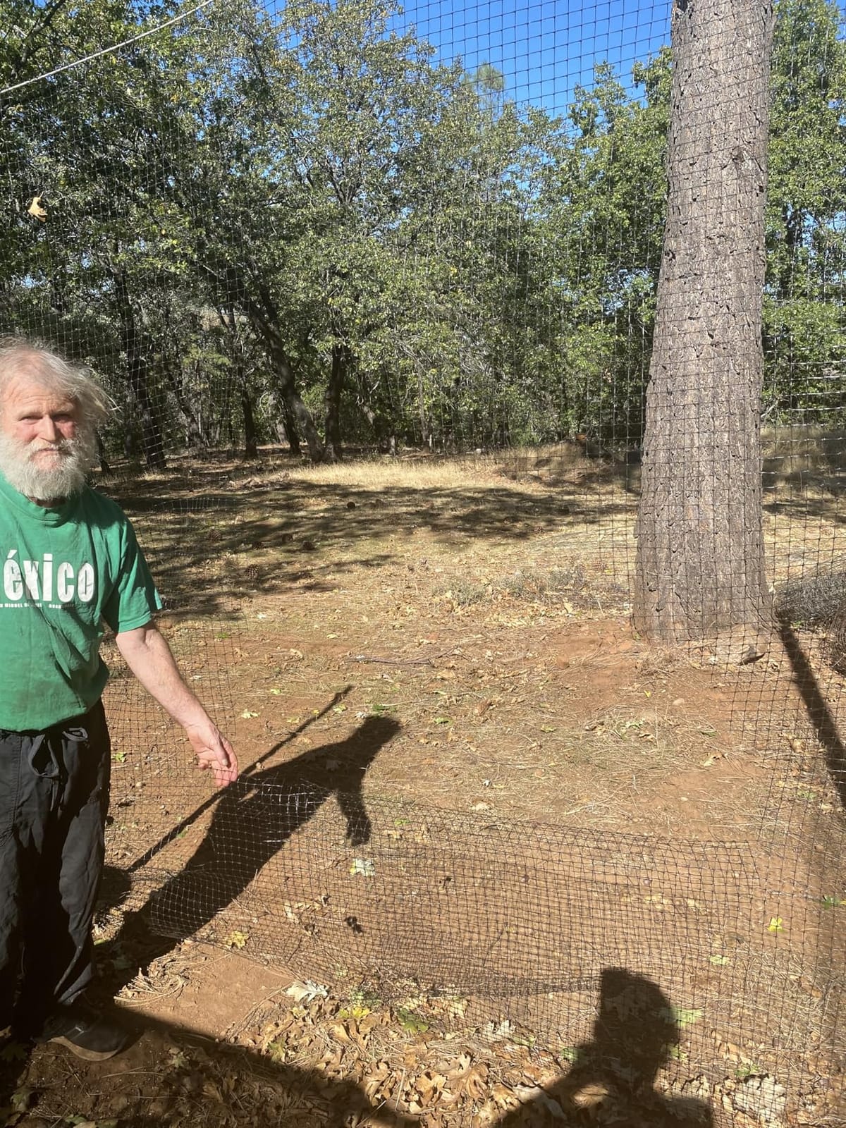 OldMacDonald Deer and Animal Fence Barrier Netting (55gr/sq m.) 7.5' x 100' (2.3m x 30m) (mesh 19x19mm) - Folded for Shipping customer photo 1