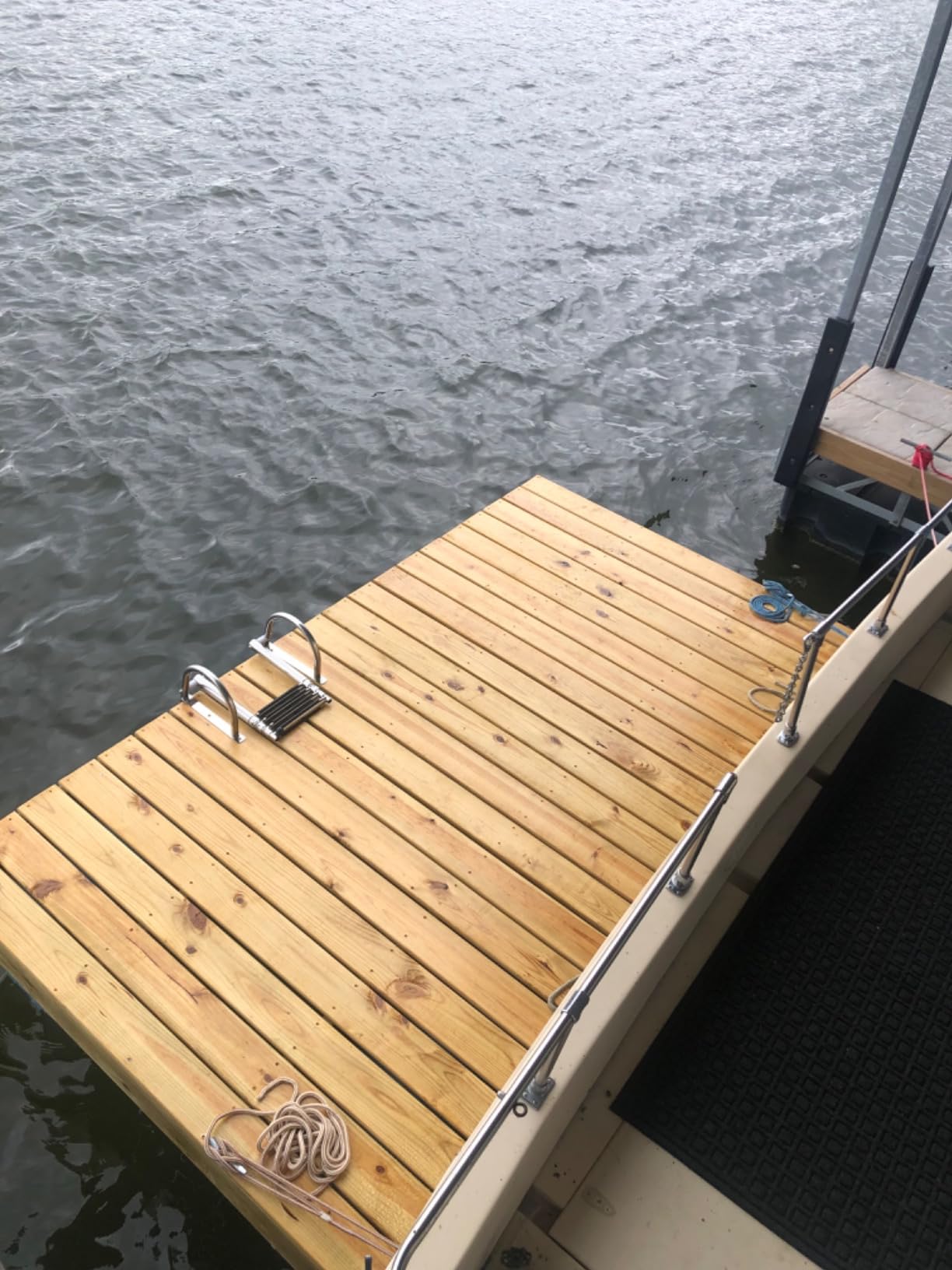 4-Step Stainless Steel Telescoping Dock Ladder for Pontoon Boats - Heavy Duty 600lbs Capacity, Foldable Rear Entry Swim Ladder with Wide Anti-Slip Pedals & Handrails customer photo 1