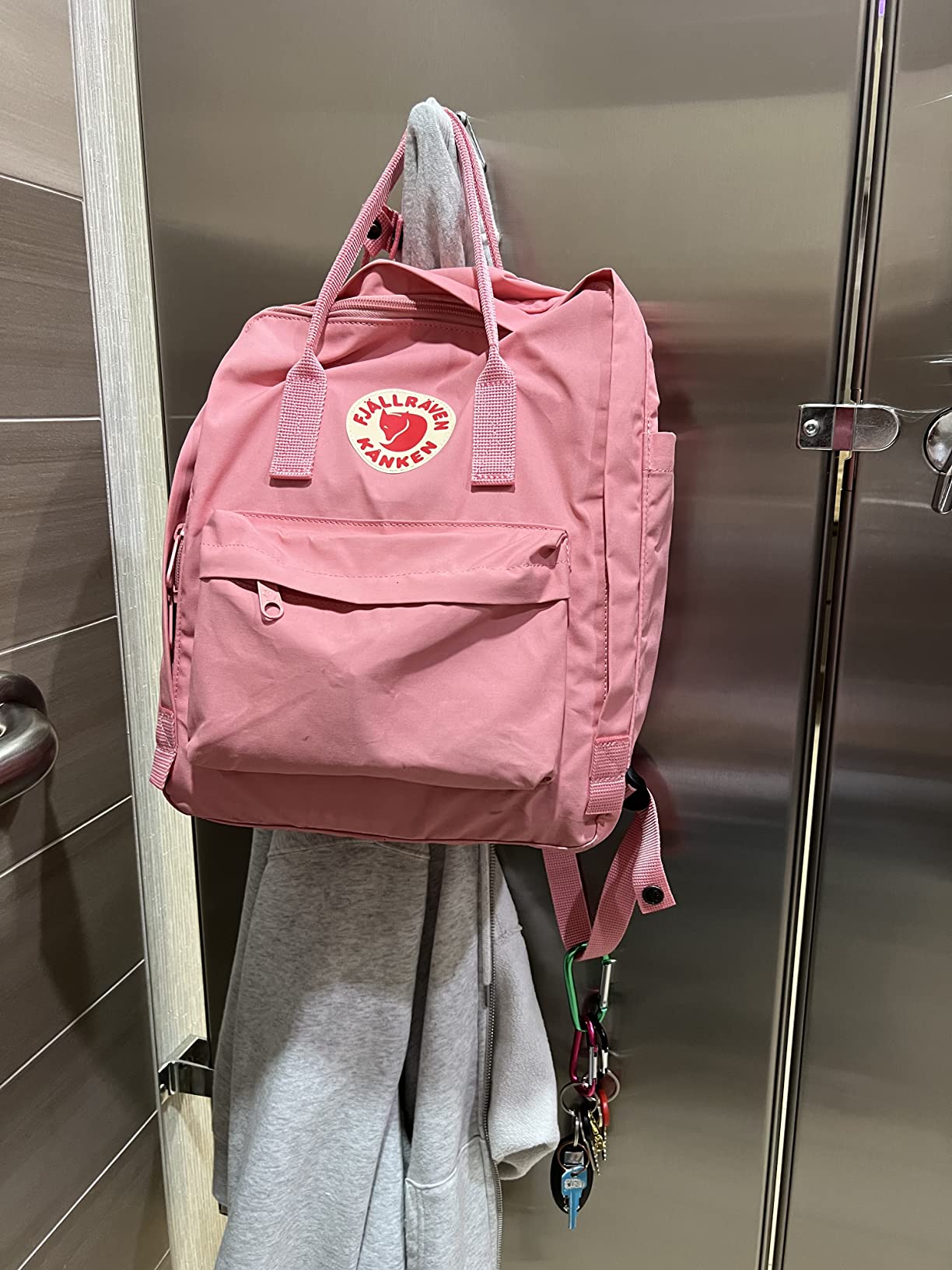 Fjällräven Kanken Backpack - Durable Vinylon Fabric, Water-Resistant, Classic Design - School, Travel customer photo 2