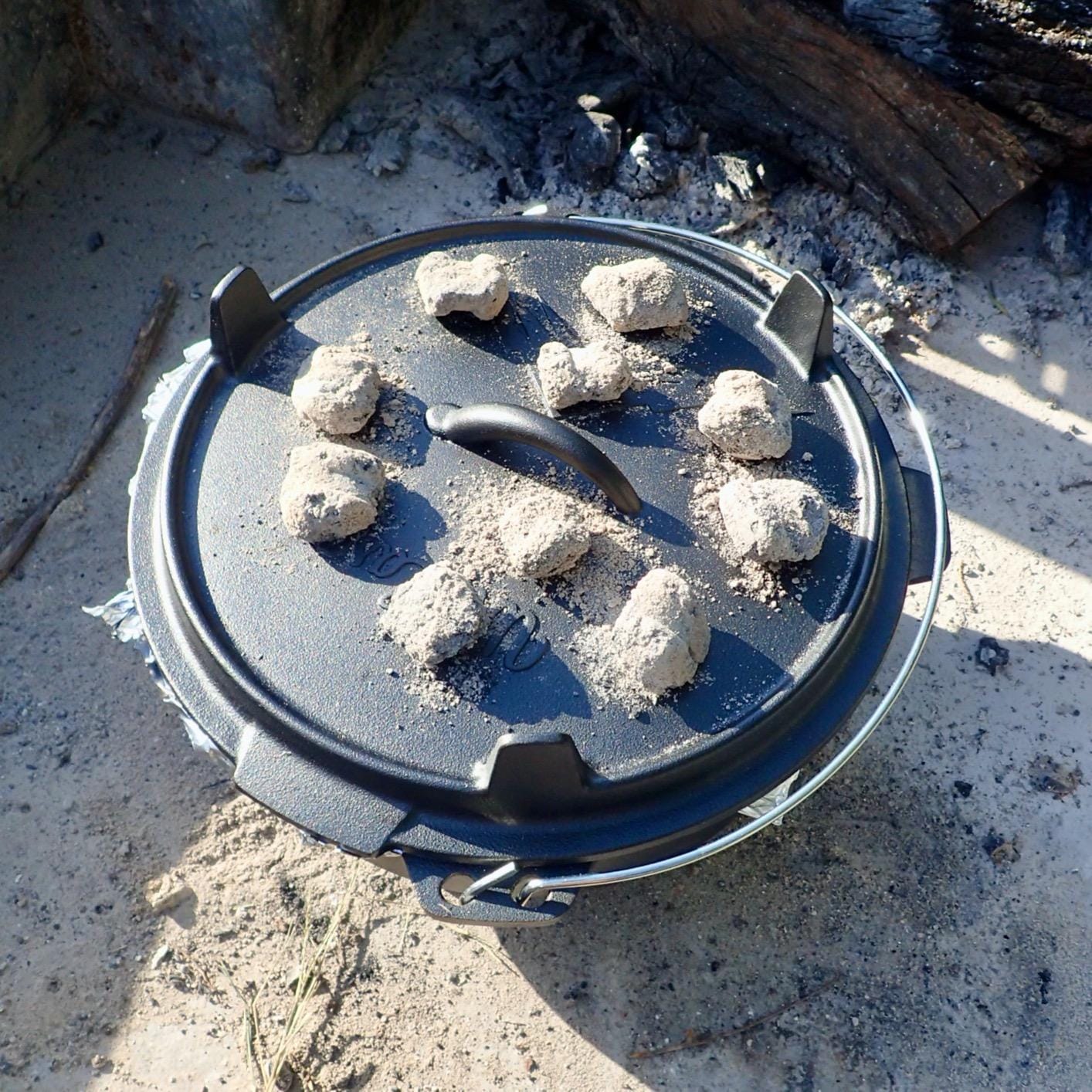 Uno Casa 6Qt Cast Iron Camping Dutch Oven with Lid Lifter and Storage Bag - Pre-Seasoned Outdoor Dutch Oven for Campfire Cooking, Stews, and Baking - Durable Cast Iron Pot for Camping and Hiking customer photo 2