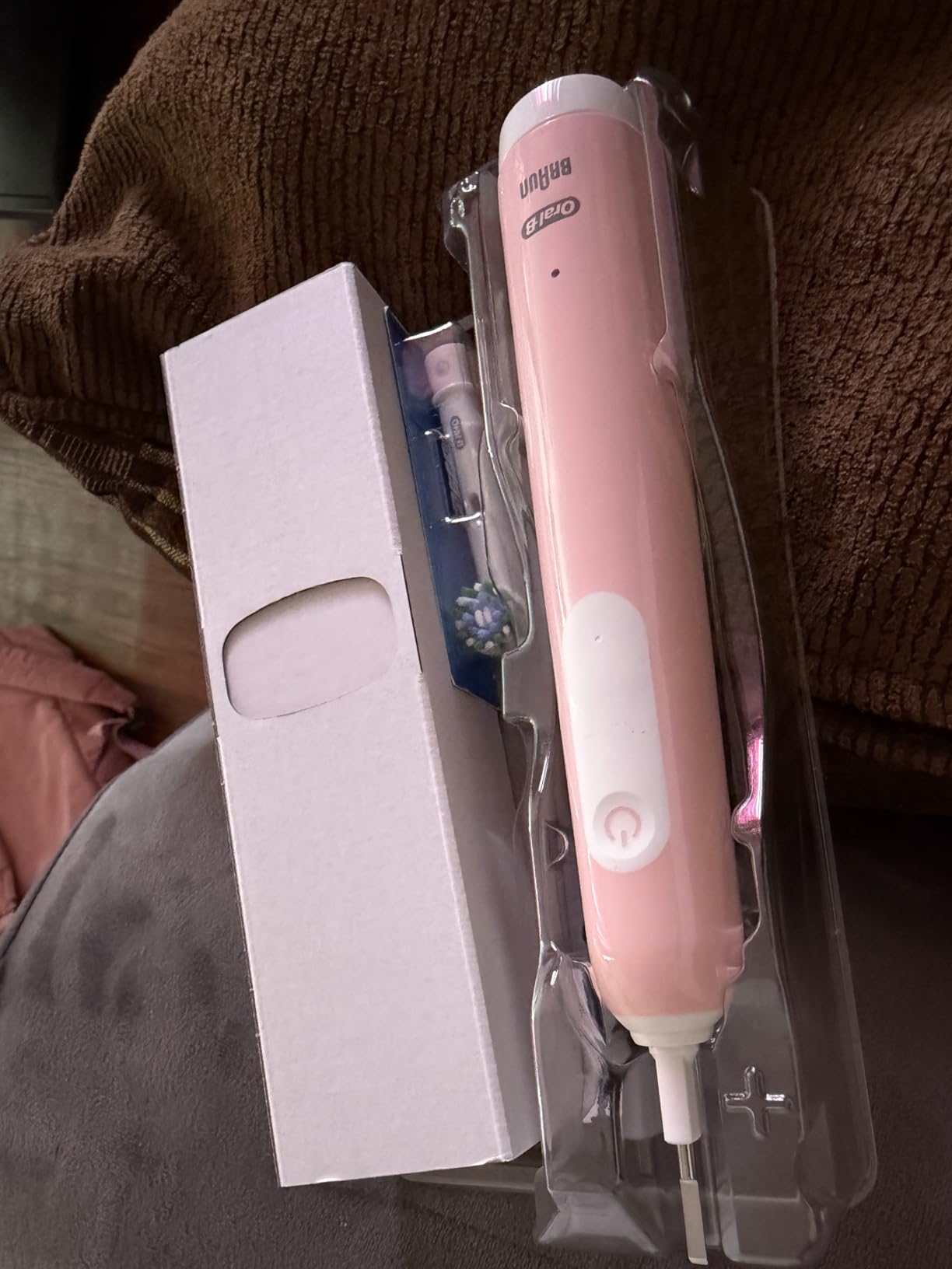 Oral-B Pro 1000 Rechargeable Electric Toothbrush, Pink customer photo 2