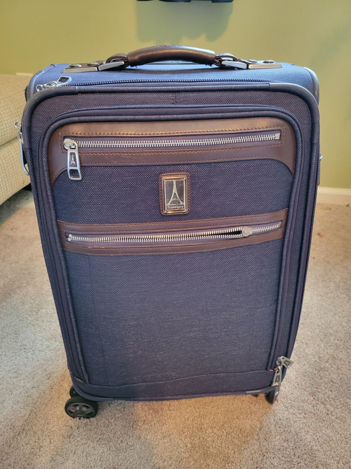 Travelpro Platinum Elite Softside Expandable Carry on Luggage, 8 Wheel Spinner Suitcase, USB Port, Suiter, Men and Women, True Navy Blue, Carry On 21-Inch customer photo 2