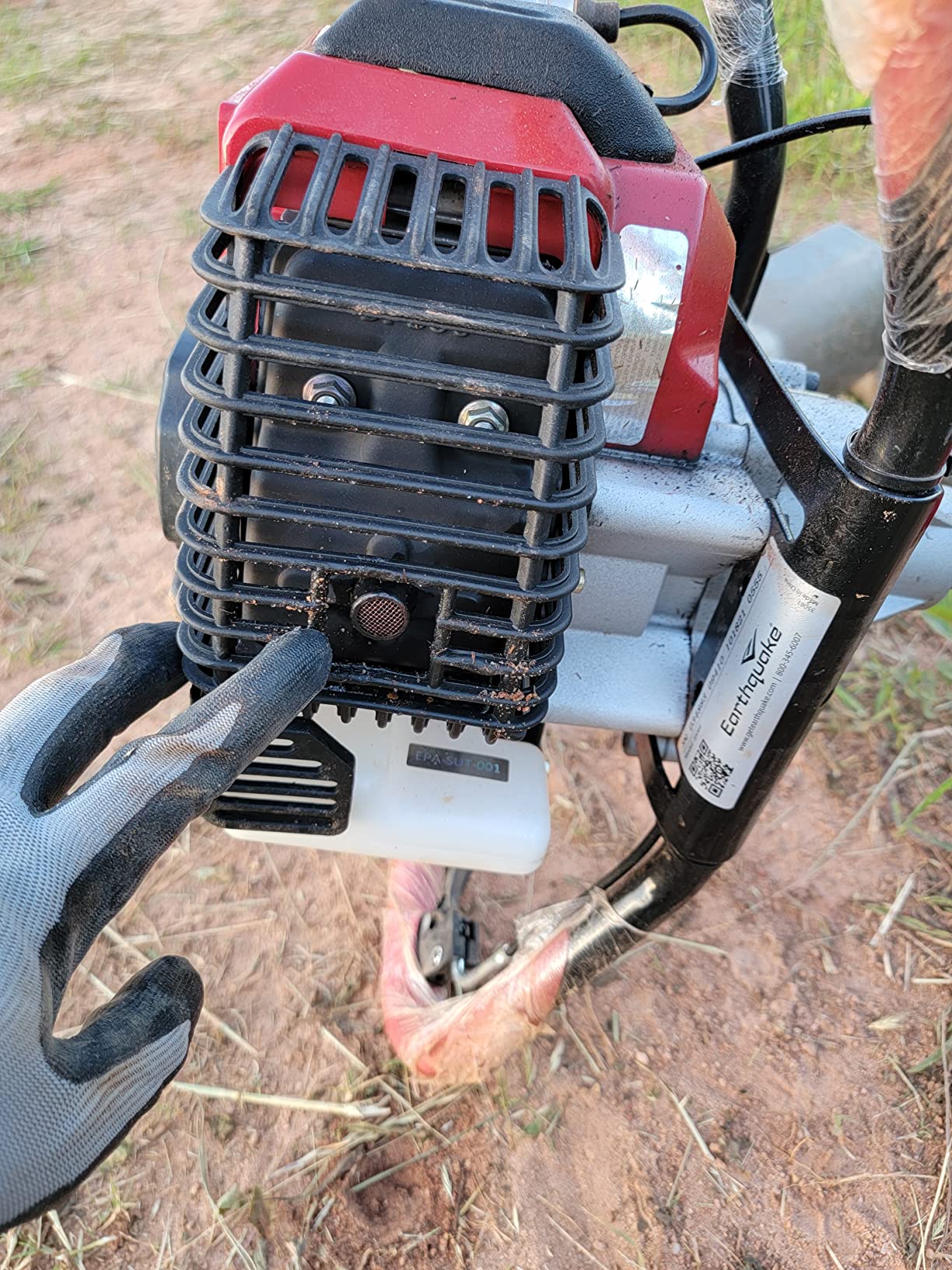 Earthquake E43 1-Person Earth Auger Powerhead, 43cc 2-Cycle Viper Engine, 30:1 Transmission, 5 Year Limited Warranty, Red or Black Auger Bit customer photo 2