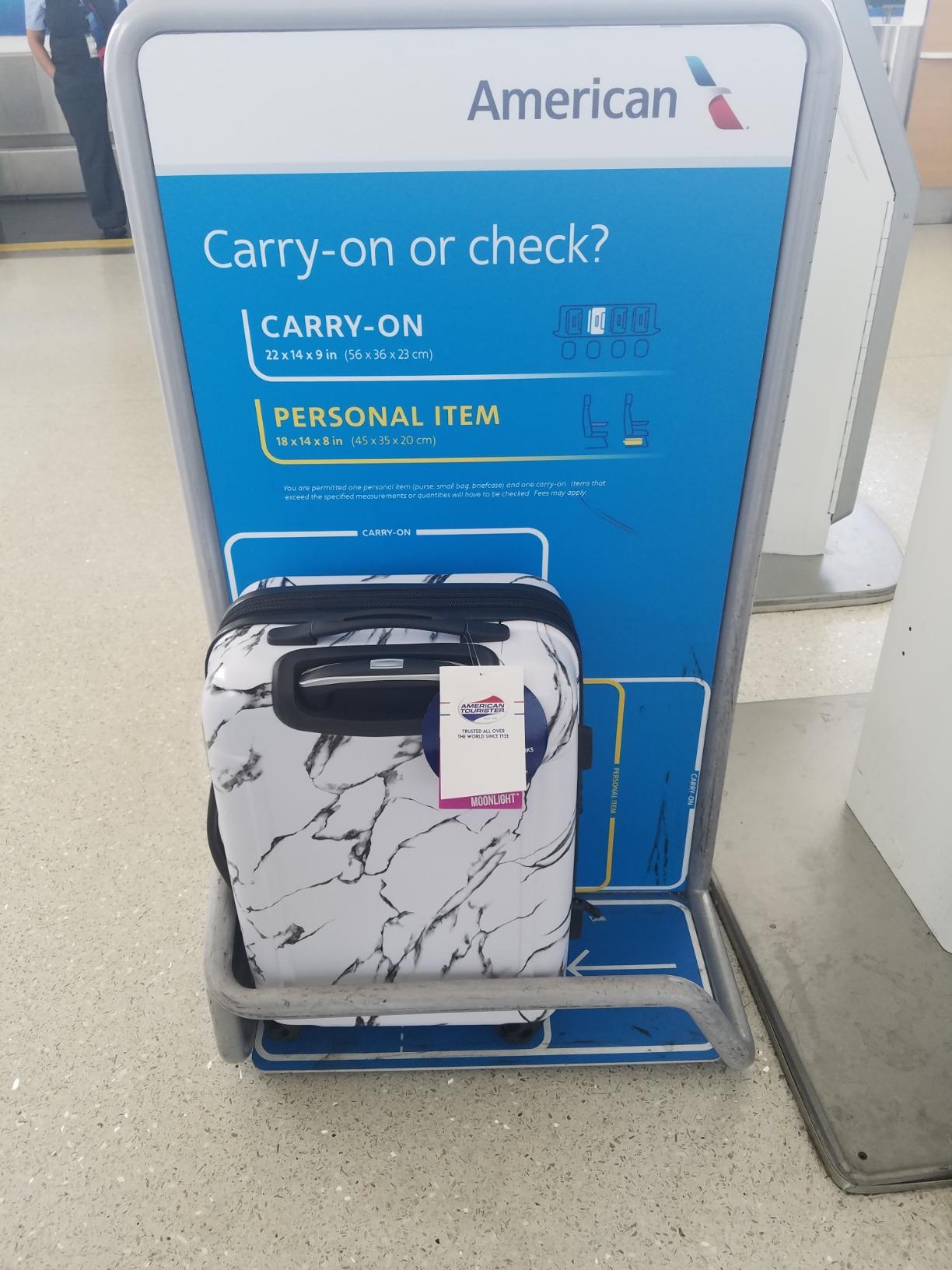 American Tourister Moonlight Hardside Expandable Luggage with Spinner Wheels, Navy, 3-Piece Set (21/24/28) customer photo 1