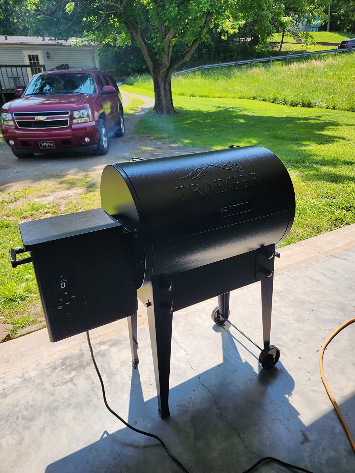 Traeger Tailgater Portable Wood Pellet Grill & Smoker, 300 Sq In customer photo 1