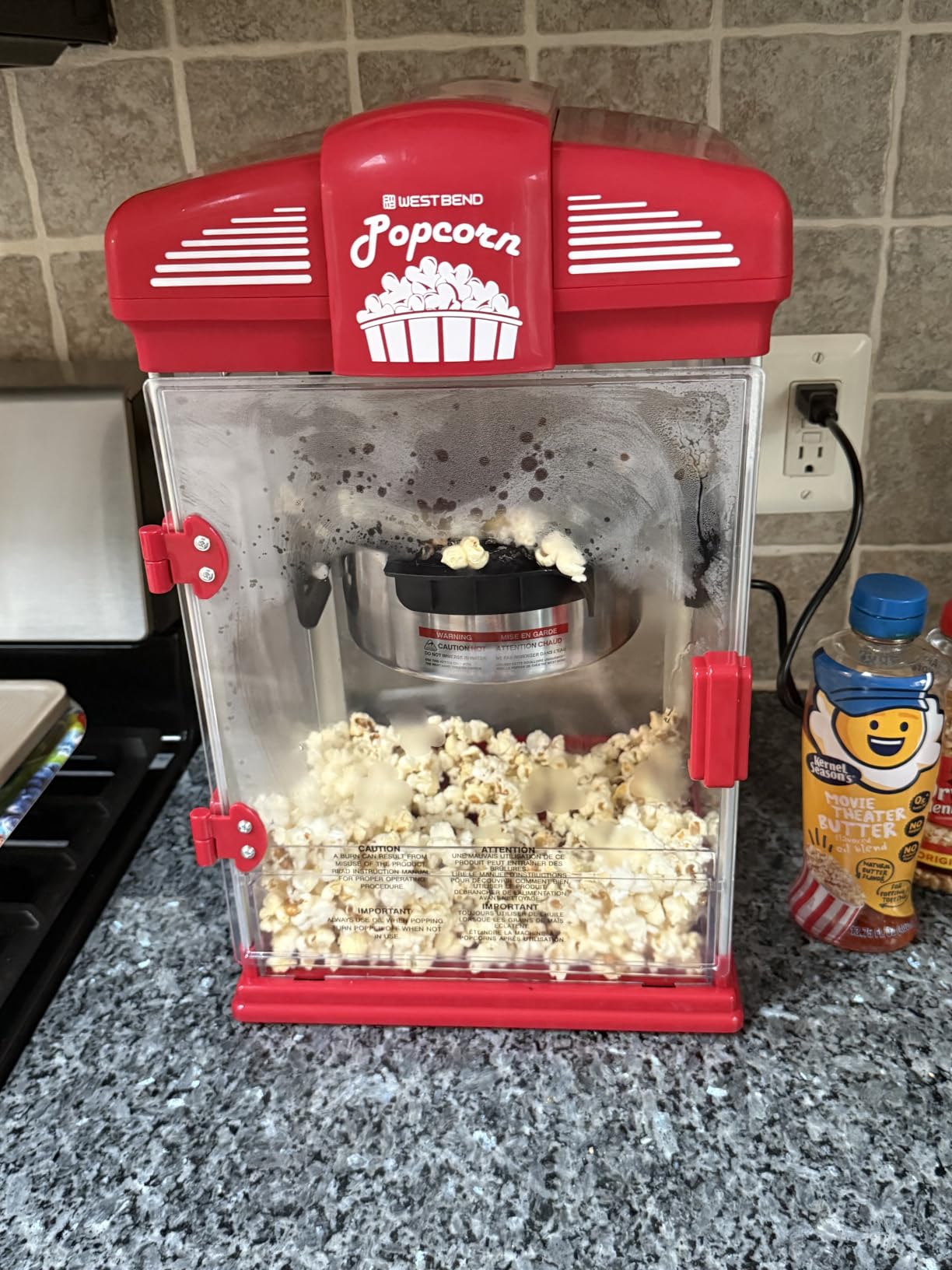 West Bend Stir Crazy Movie Theater Popcorn Popper, Gourmet Popcorn Maker Machine with Nonstick Popcorn Kettle, Measuring Tool and Popcorn Scoop for Popcorn Machine, 4 Qt., Black customer photo 1