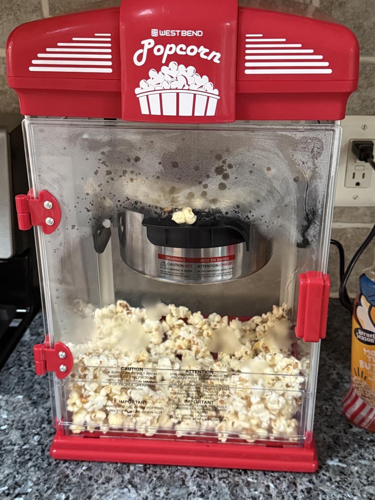 West Bend Stir Crazy Movie Theater Popcorn Popper, Gourmet Popcorn Maker Machine with Nonstick Popcorn Kettle, Measuring Tool and Popcorn Scoop for Popcorn Machine, 4 Qt., Black customer photo 2