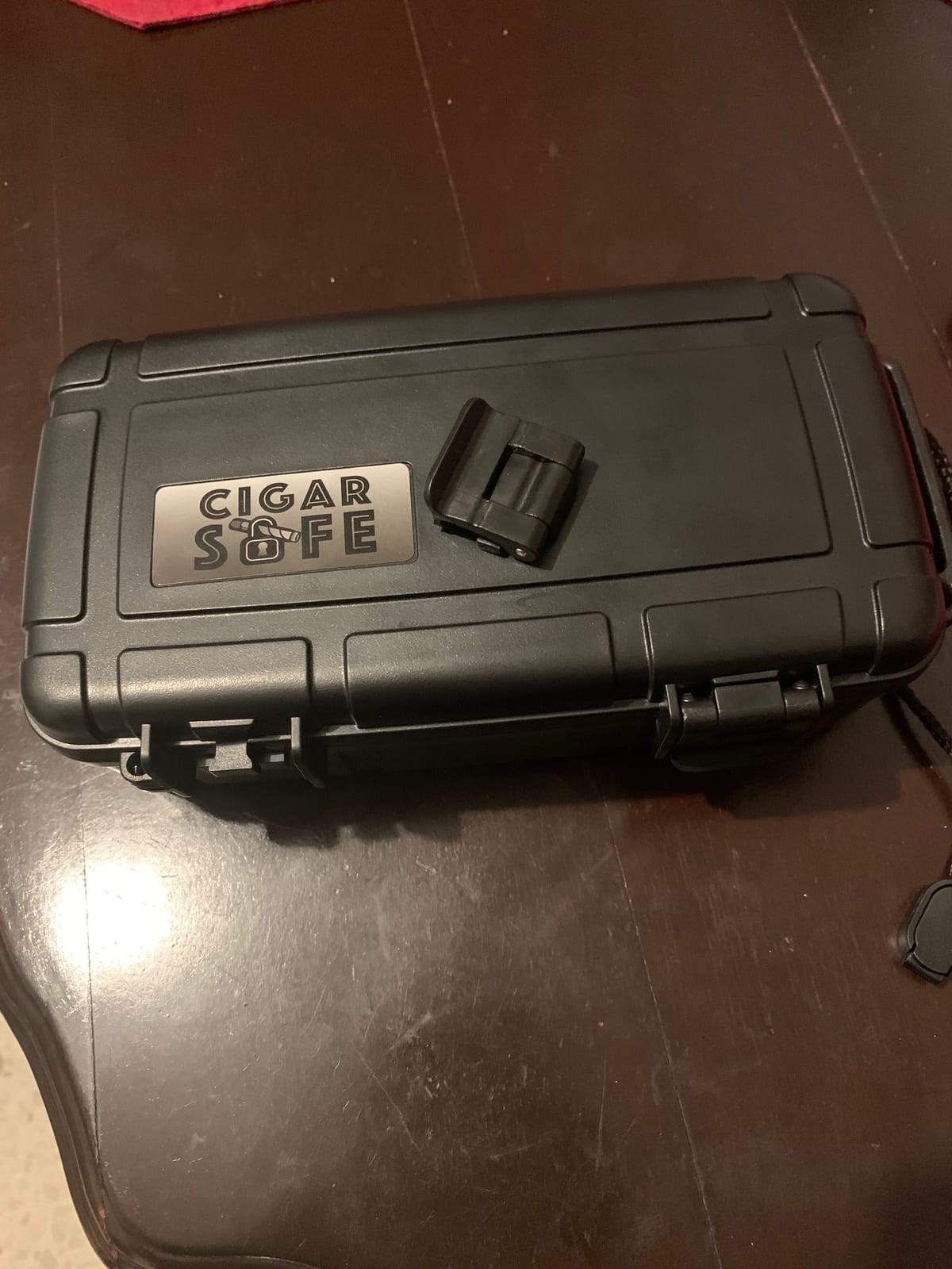 Cigar Safe Waterproof Travel Cigar Humidor Case - Holds up to 40 Cigars - Color: Black customer photo 2