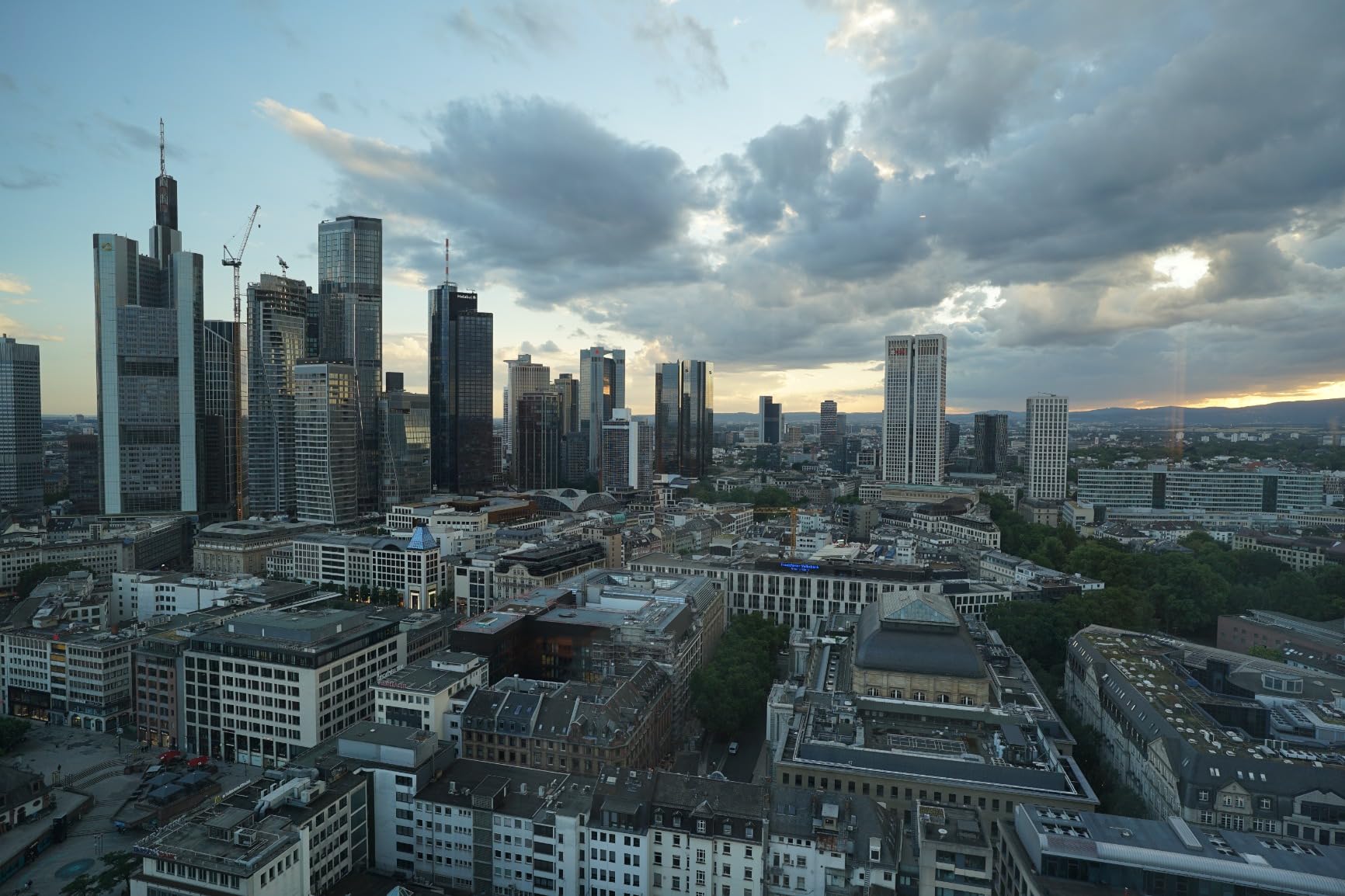 Sony FE 20mm F1.8 G Full-Frame Ultra-Wide Prime Lens (SEL20F18G) customer photo 2
